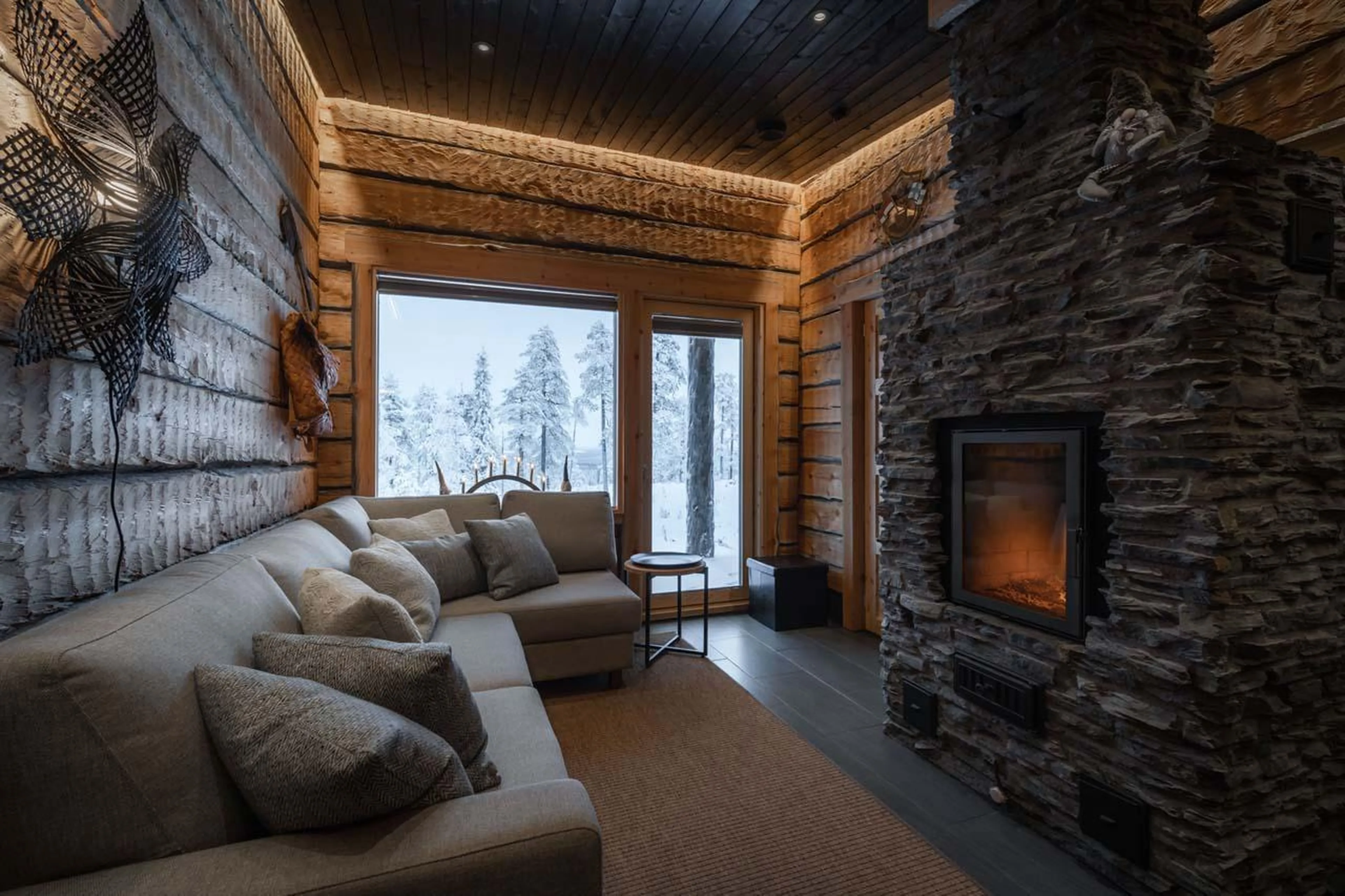 Lounge area next to Monaco sauna at Octola Glass Igloo in Finland