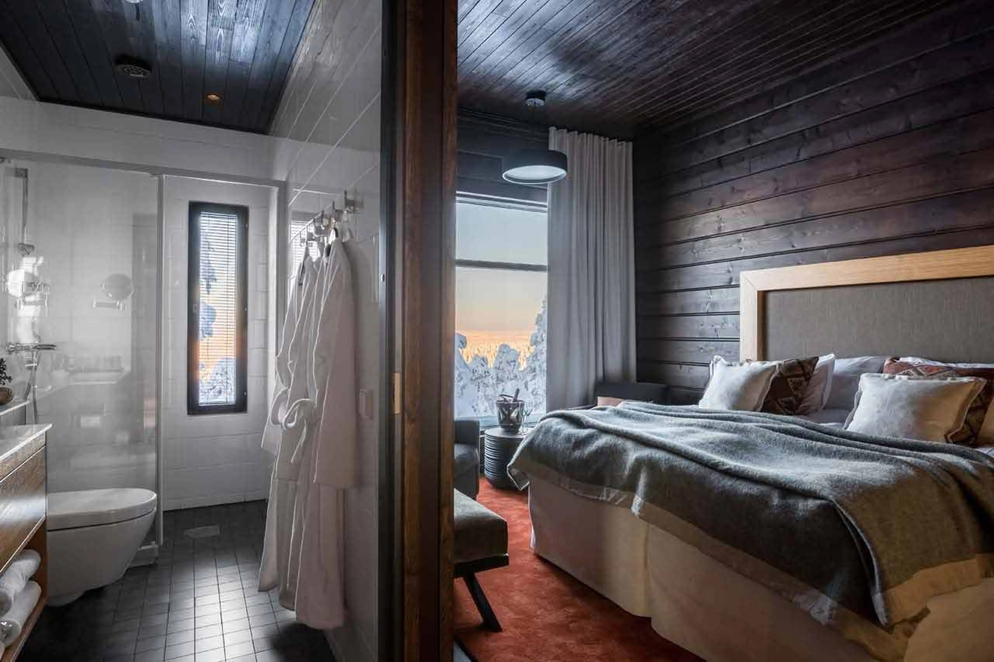 En-suite bathroom at Octola Private Wilderness in Finland