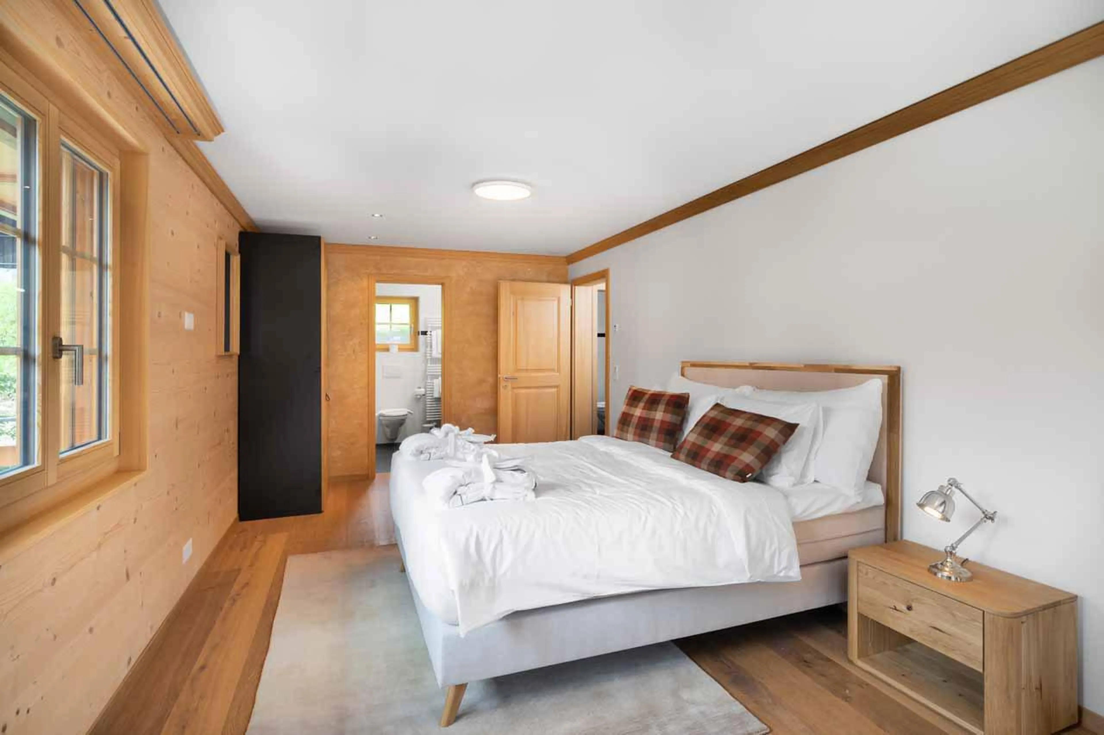 First floor modern and spacious double bedroom at Chalet Alia in Grindelwald