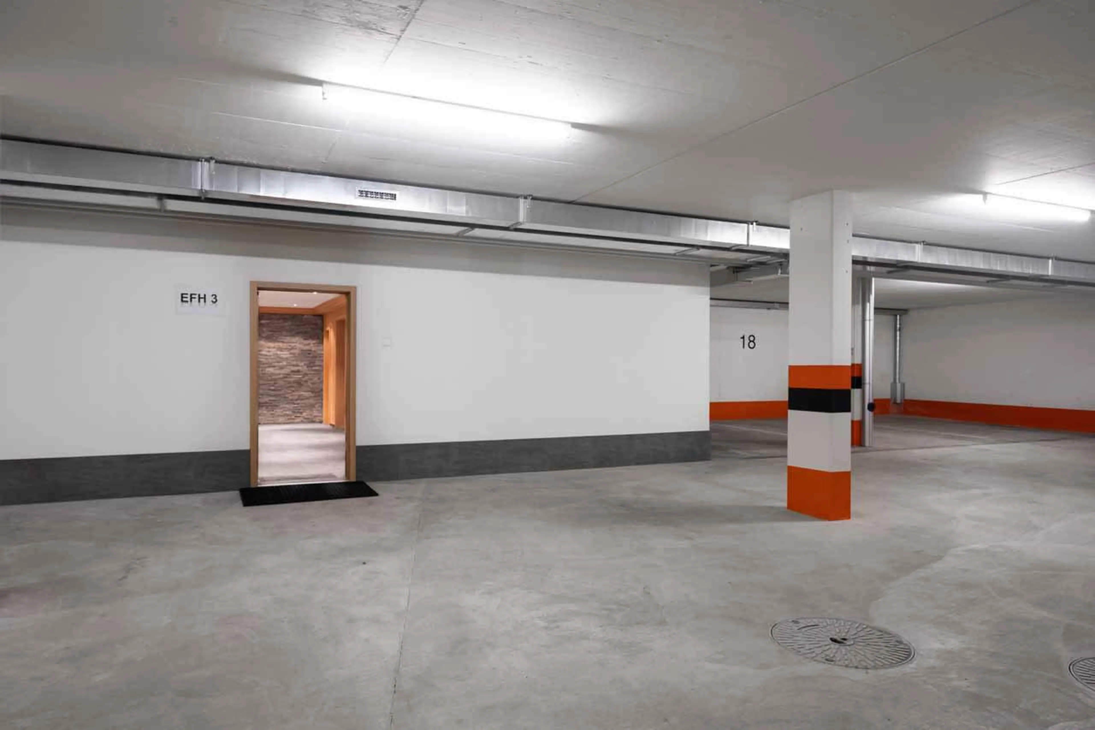 Secure parking garage with two spaces at Chalet Alia in Grindelwald