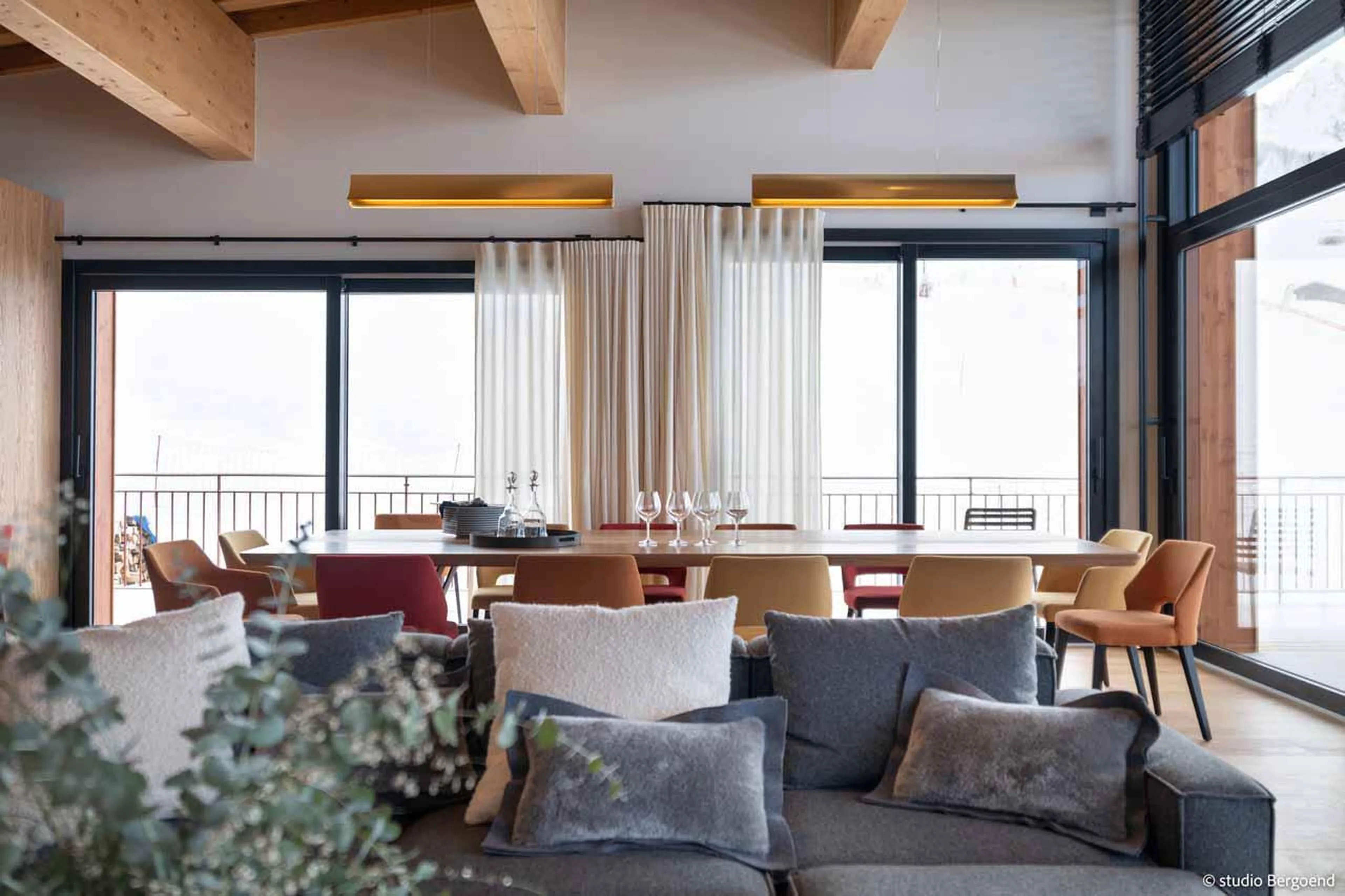 Sophisticated dining table at Chalet Arpoza in Les Arcs