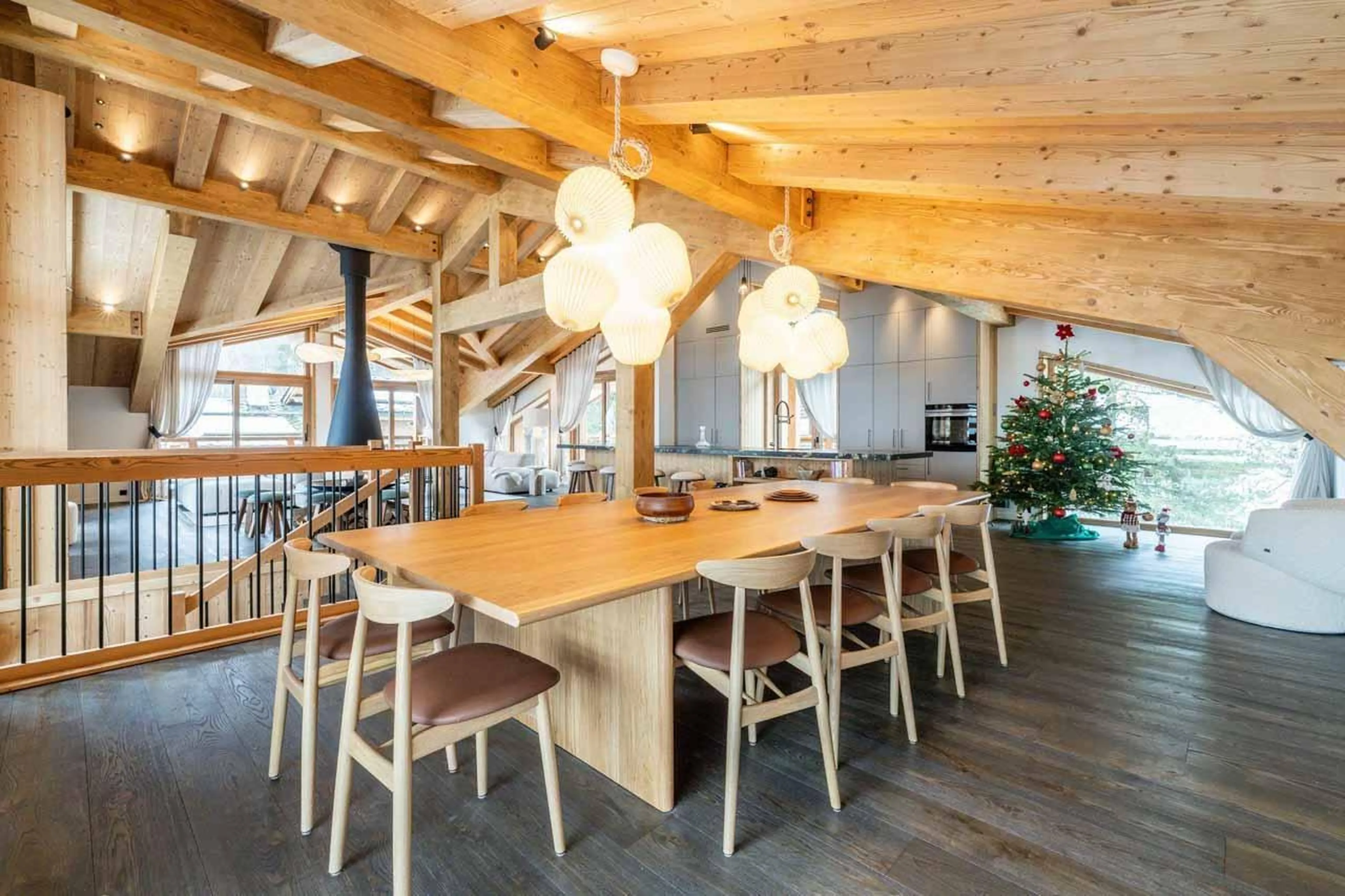 Large dining table in Chalet Beloukha, Courchevel Le Praz