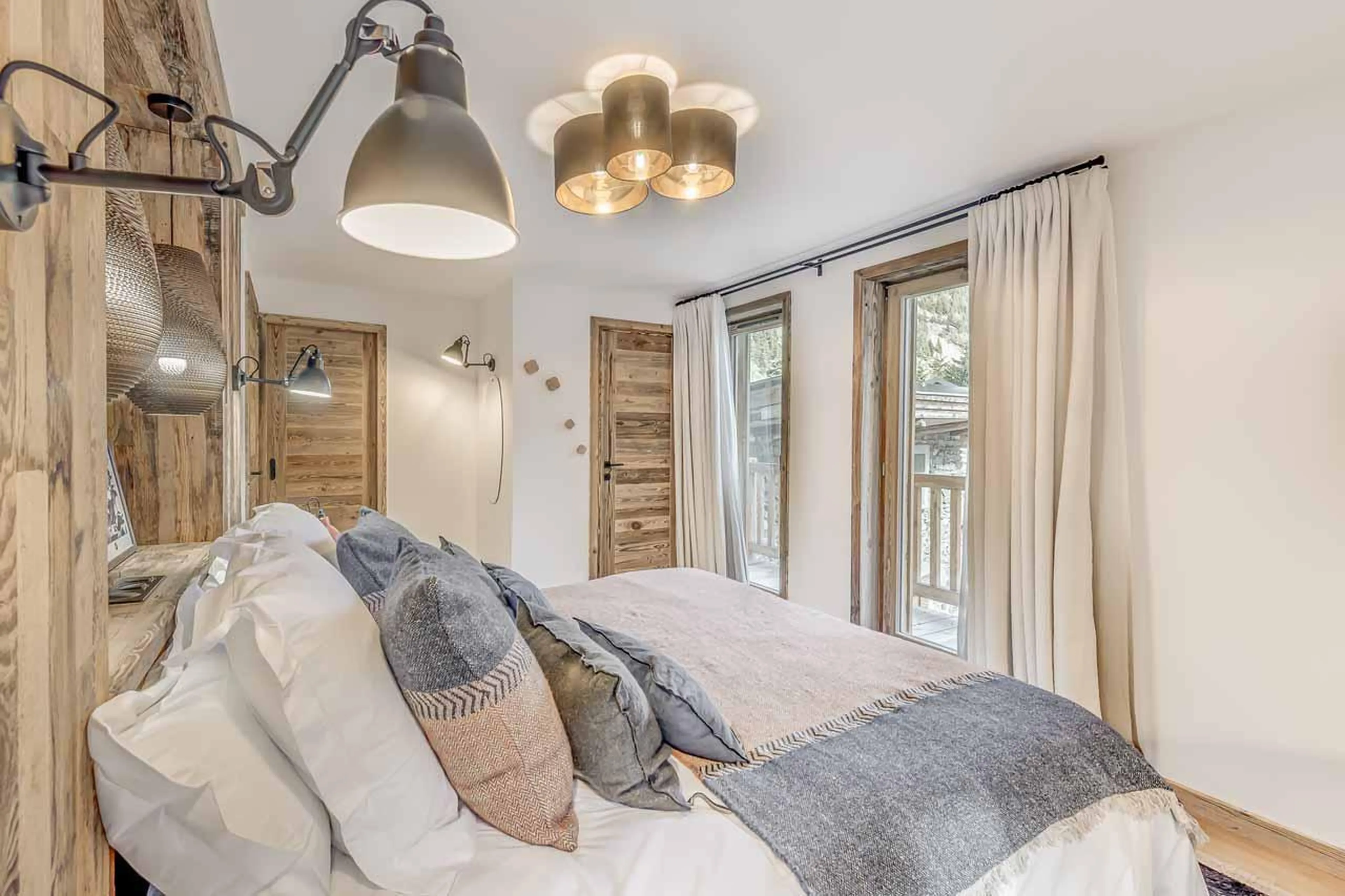 Bedroom five with French doors in Chalet Casa San Bernardo
