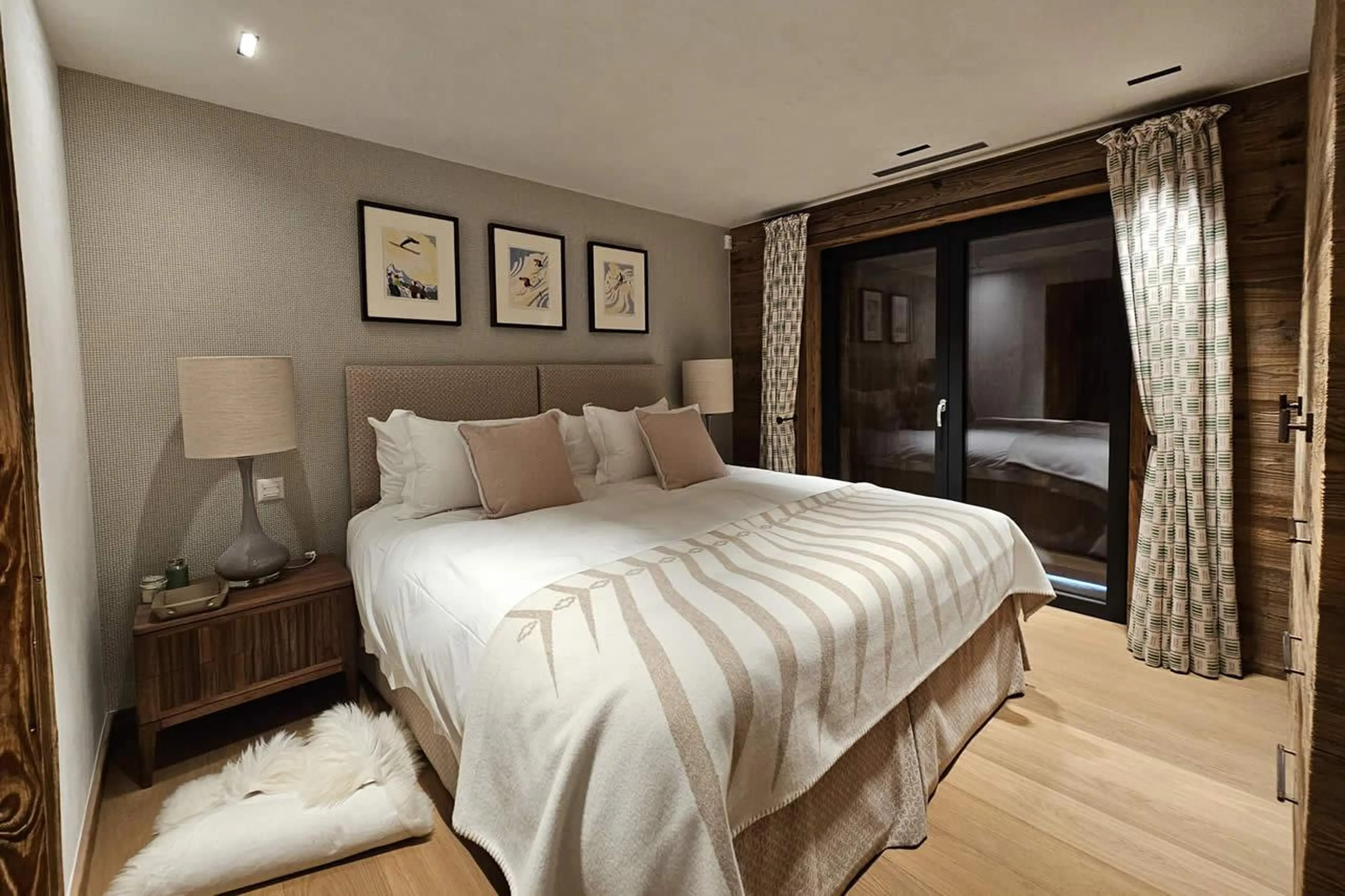 Double/twin bedroom at Chalet Munro in Verbier