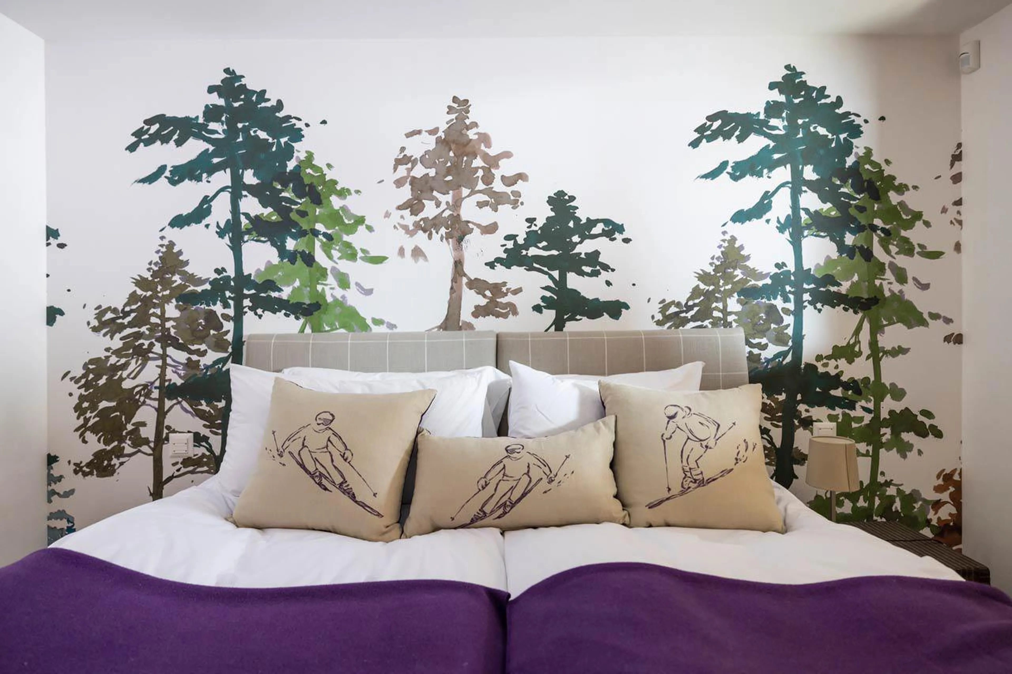 Charismatic double/twin bedroom at Chalet Munro in Verbier