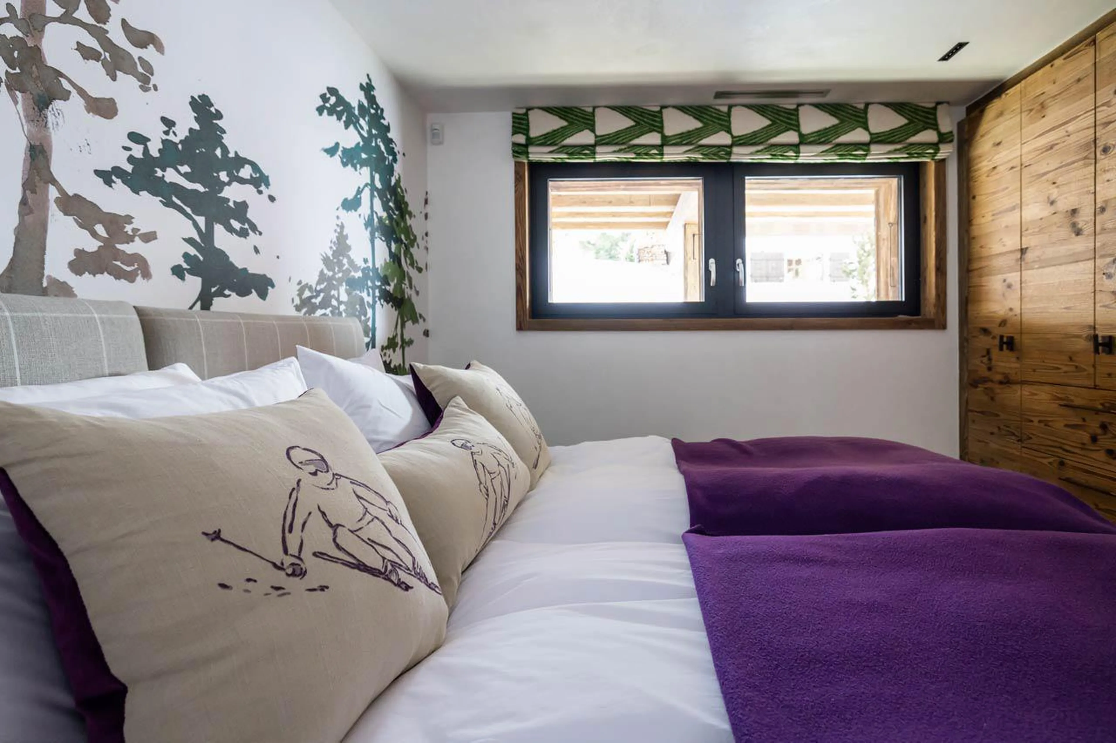 Double/twin bedroom at Chalet Munro in Verbier