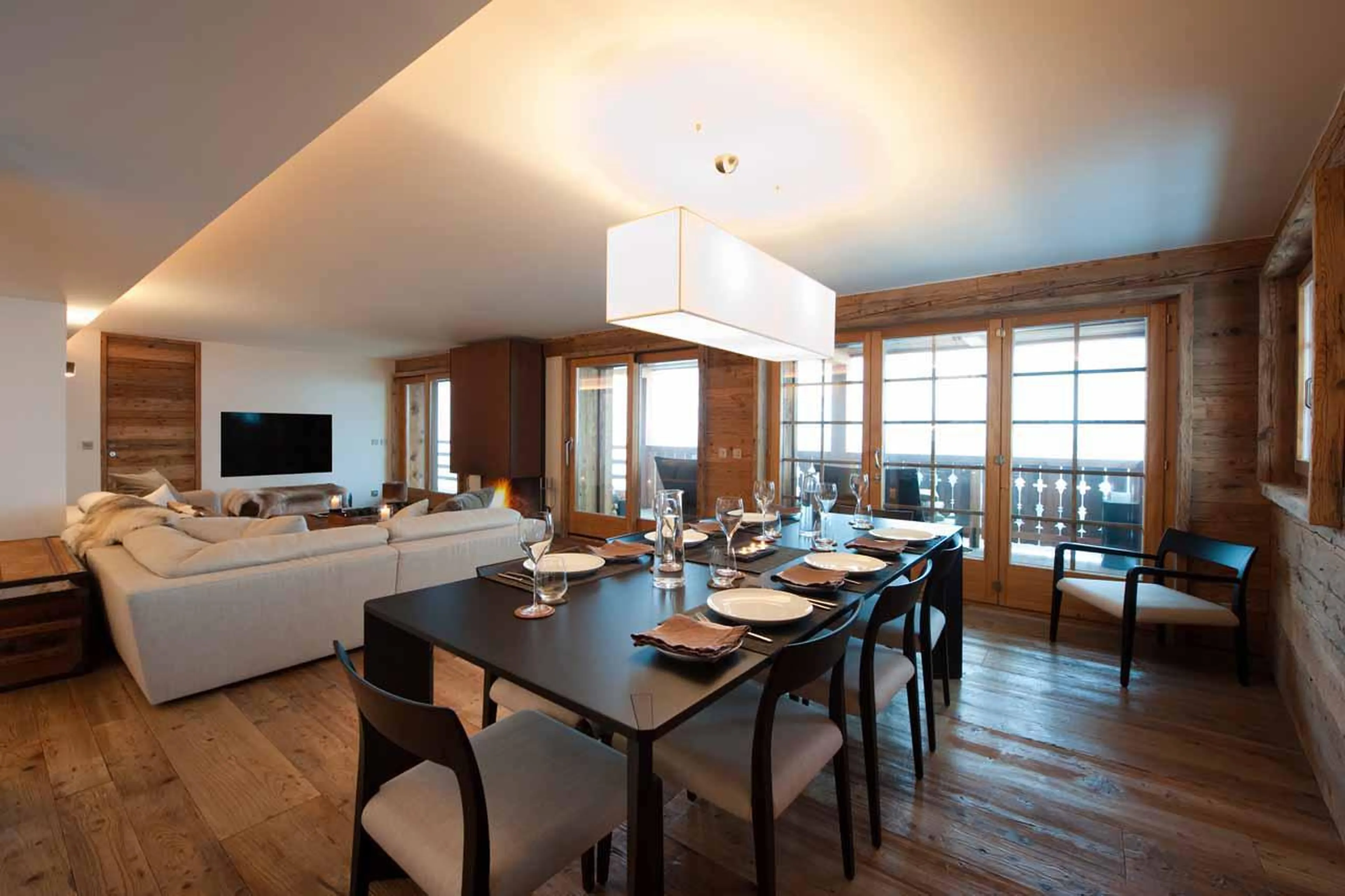 Living & dining area at La Vallée Blanche in Verbier