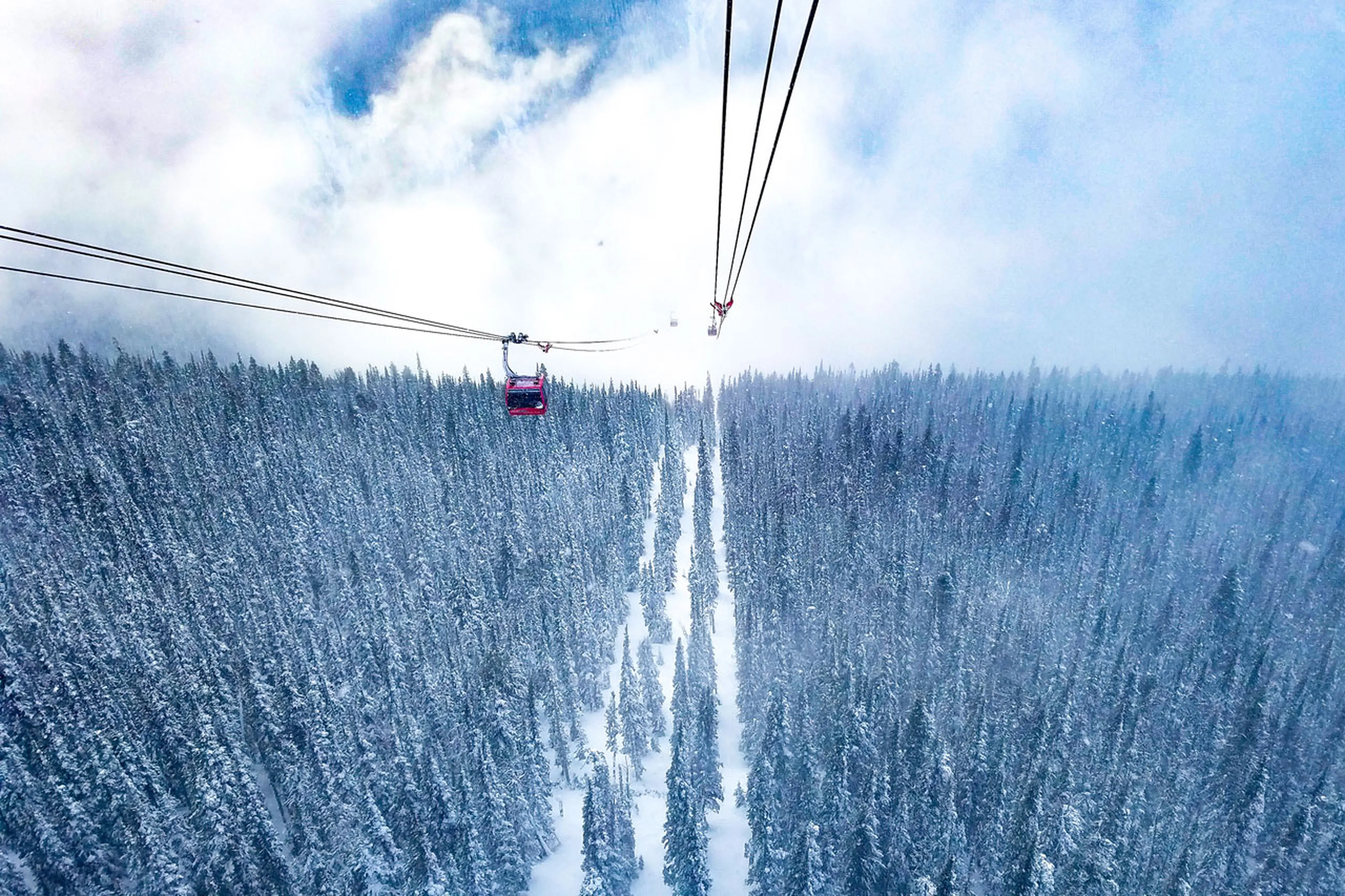 Peak 2 Peak gondola in Whistler Blackcomb
