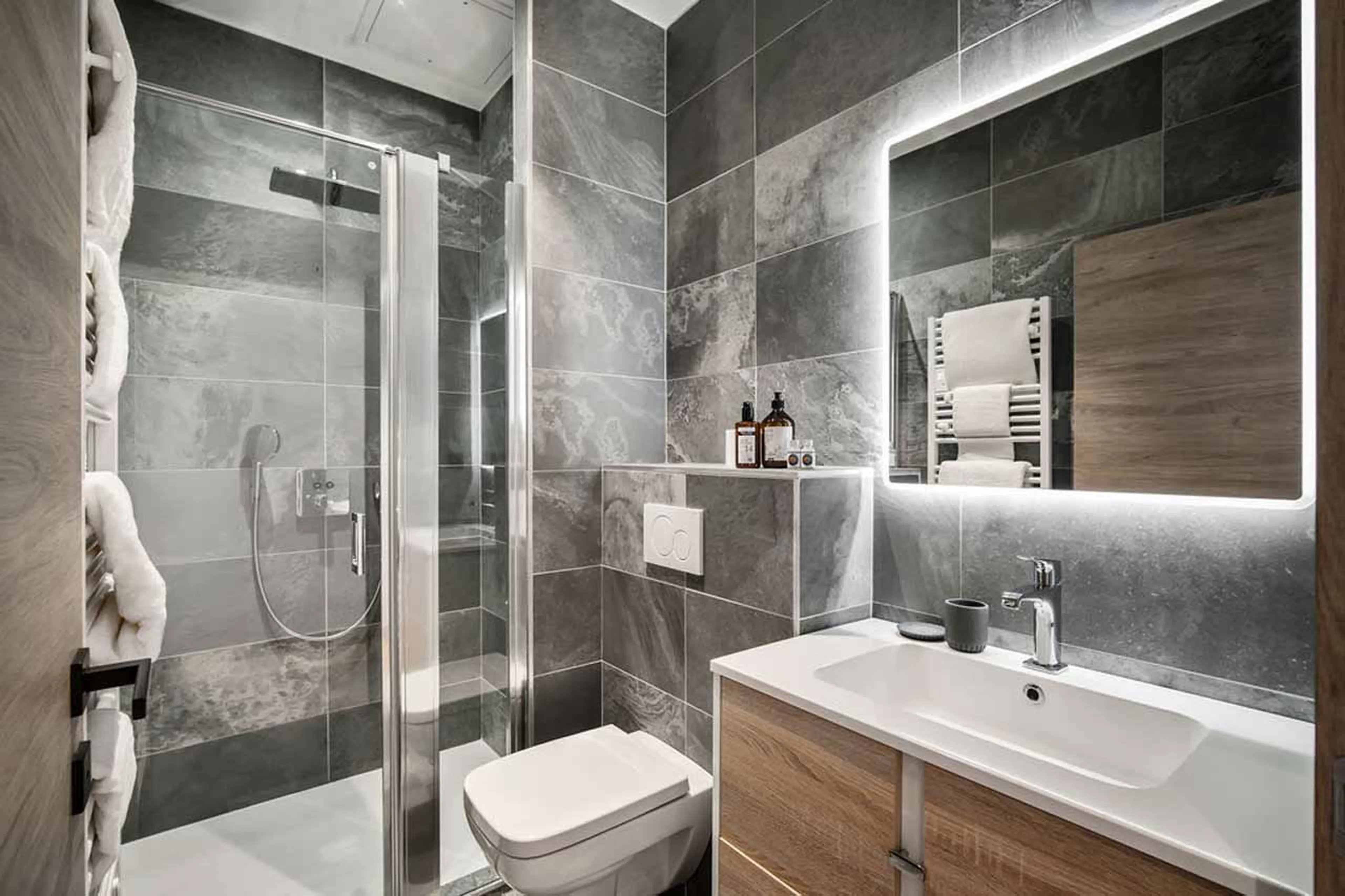 Bedroom 1 en-suite at Penthouse Astral in Courchevel 1650