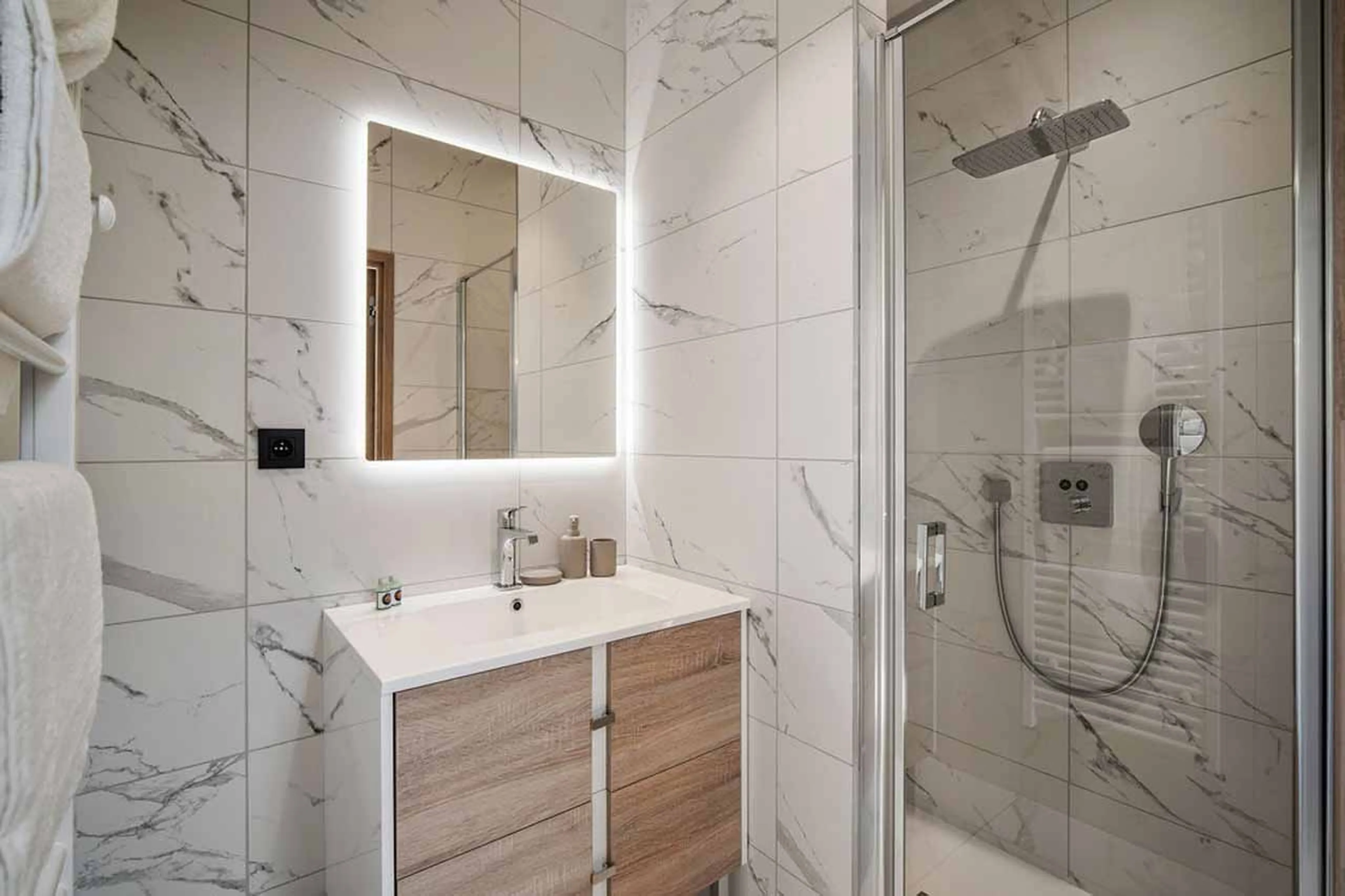 Bedroom 3 en-suite at Penthouse Astral in Courchevel 1650