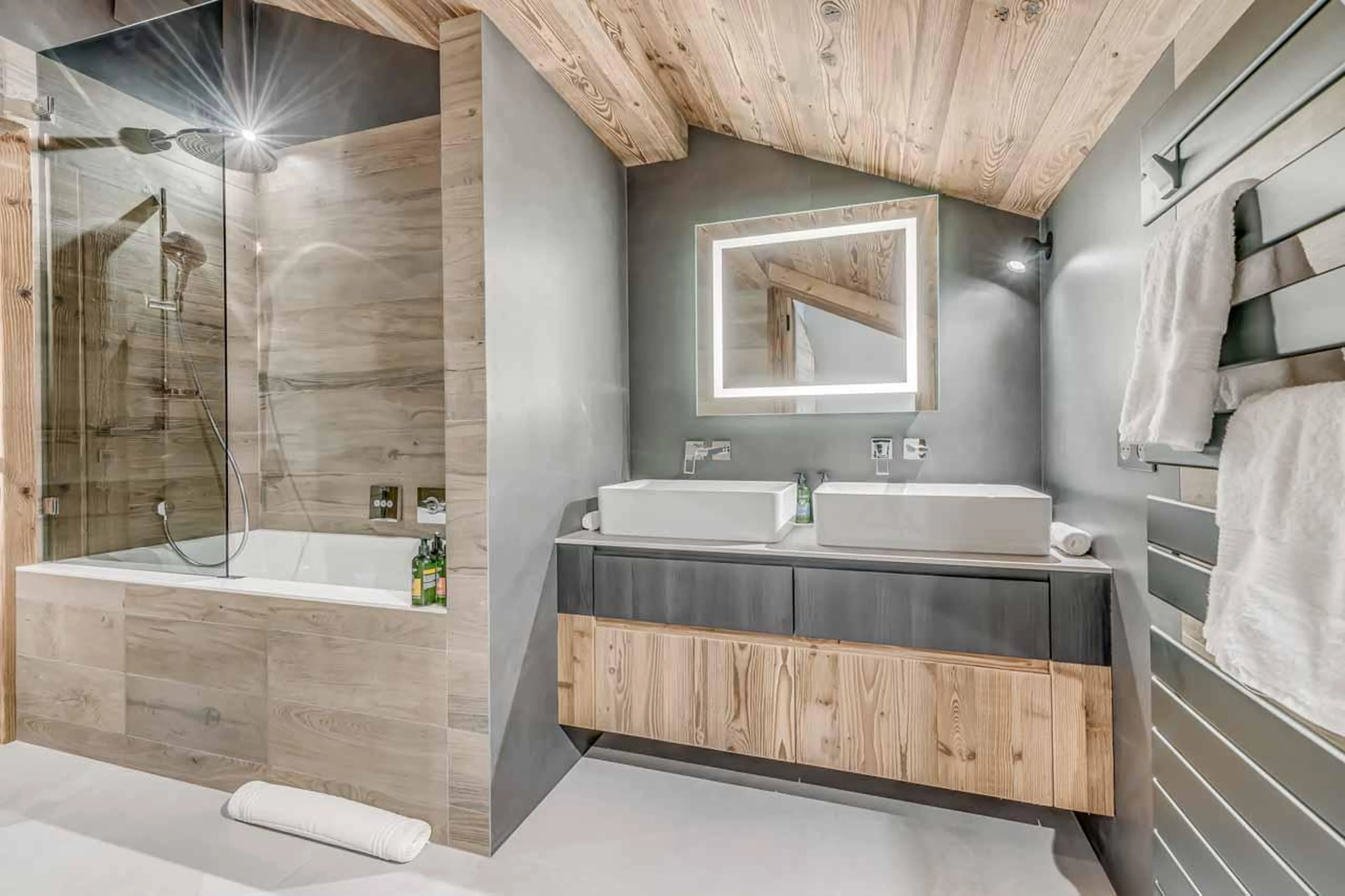 Modern en suite bathroom at Penthouse B in Courchevel 1850