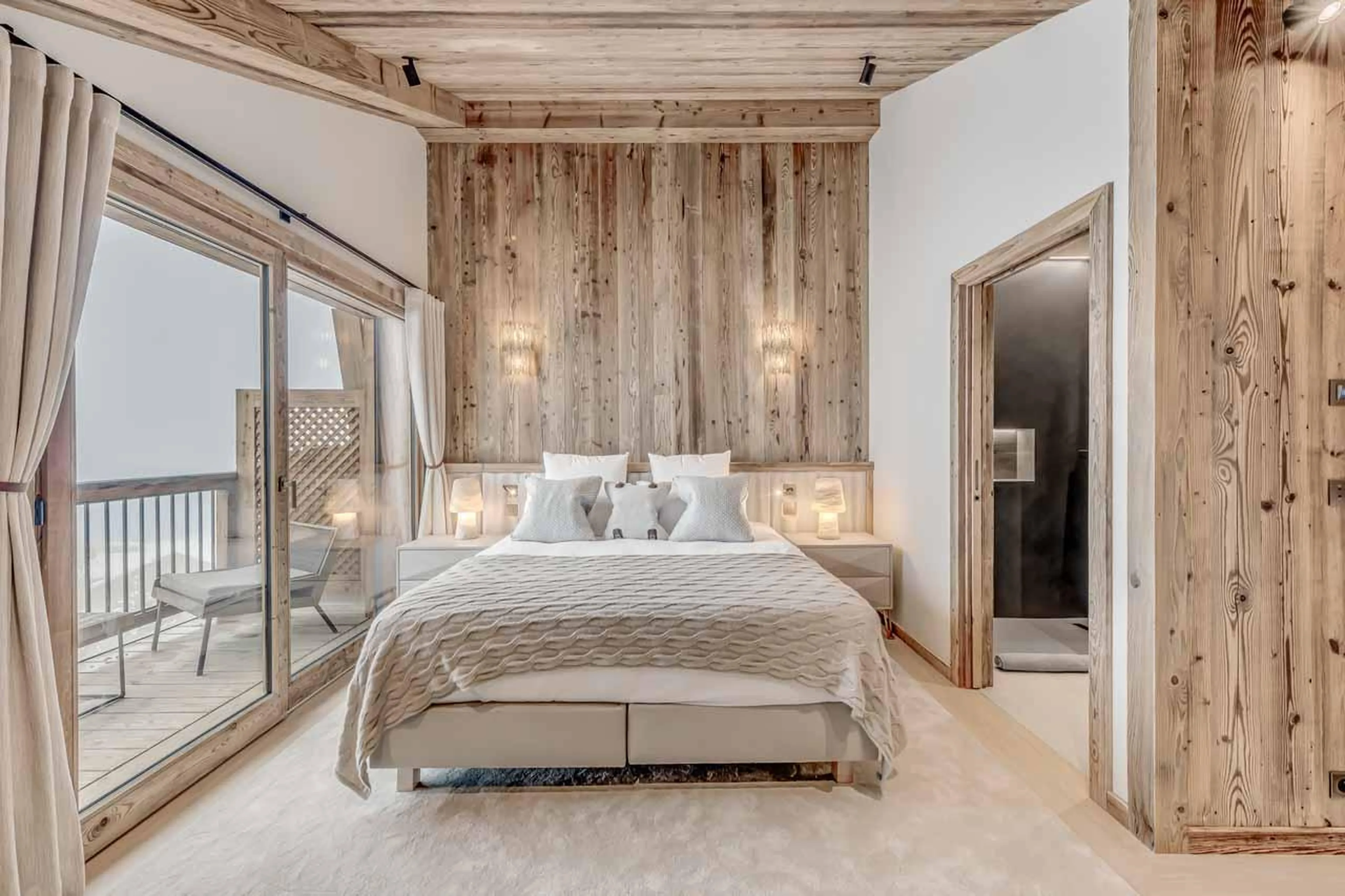 Double/twin en suite bedroom with balcony at Penthouse B in Courchevel 1850