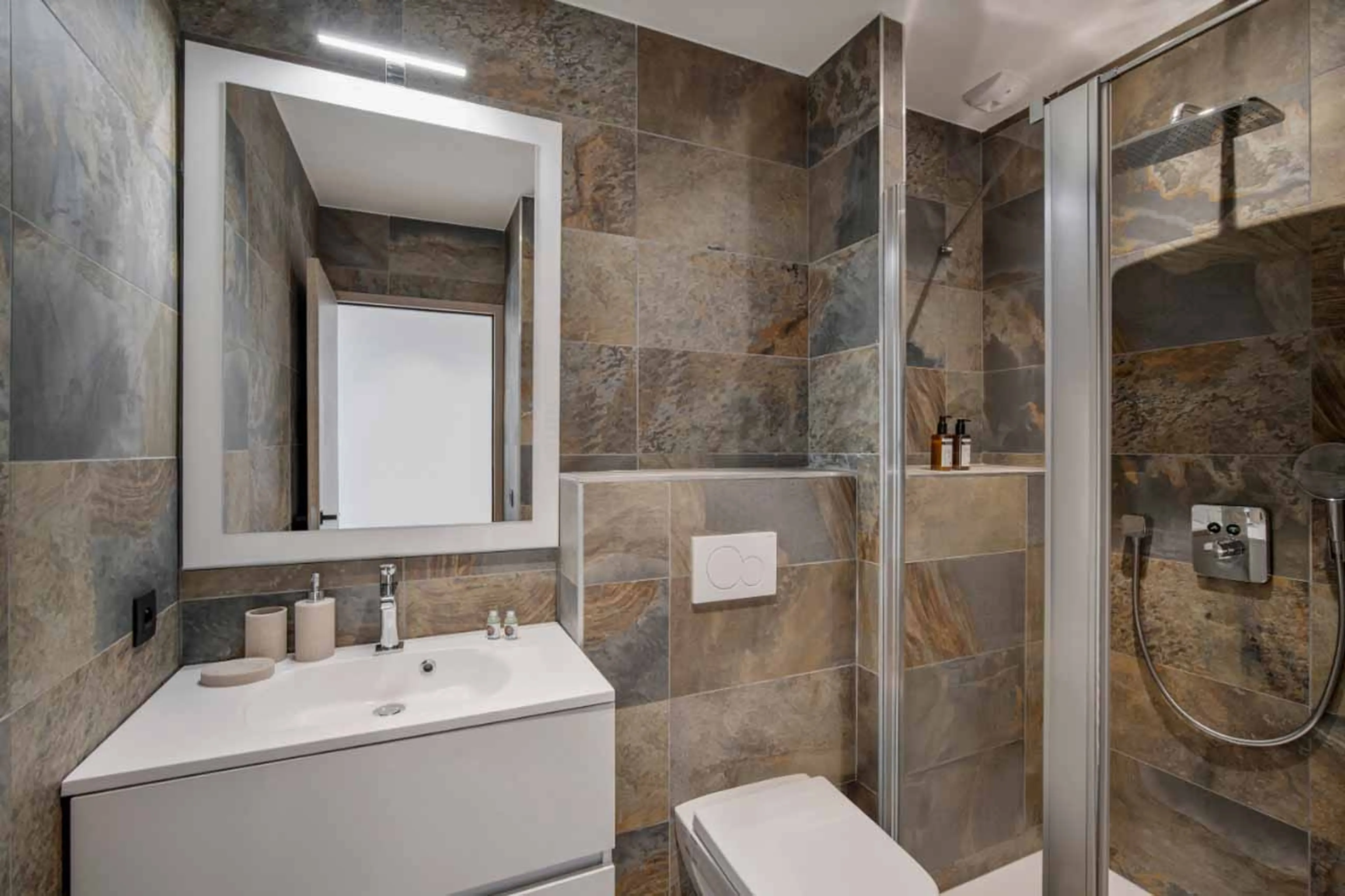 Bedroom 1 en-suite at Penthouse Celeste in Courchevel 1650