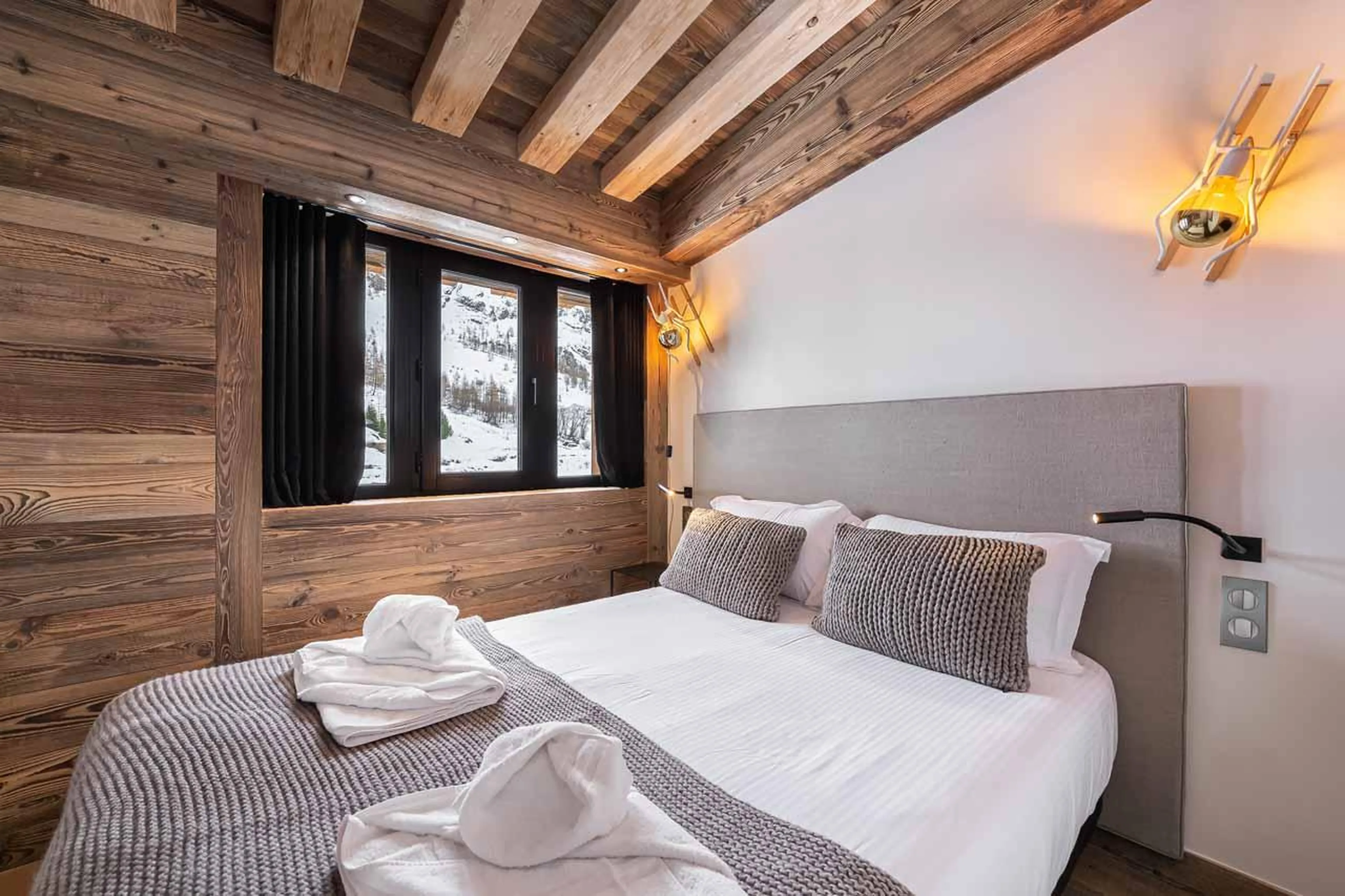 Double bedroom in Penthouse Chamois, Val d'Isere
