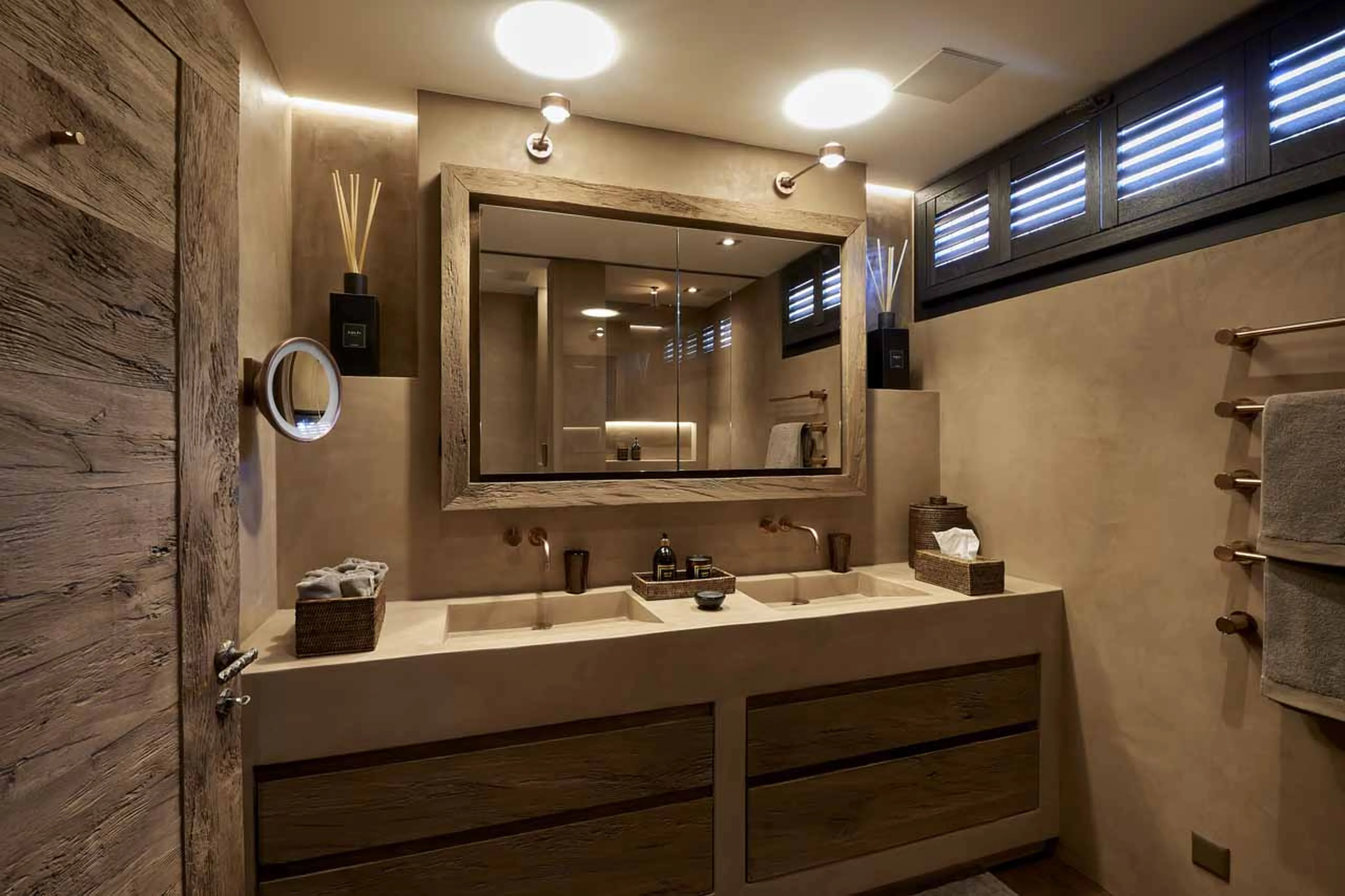 Twin basins at Penthouse Elbert Lodge in Davos