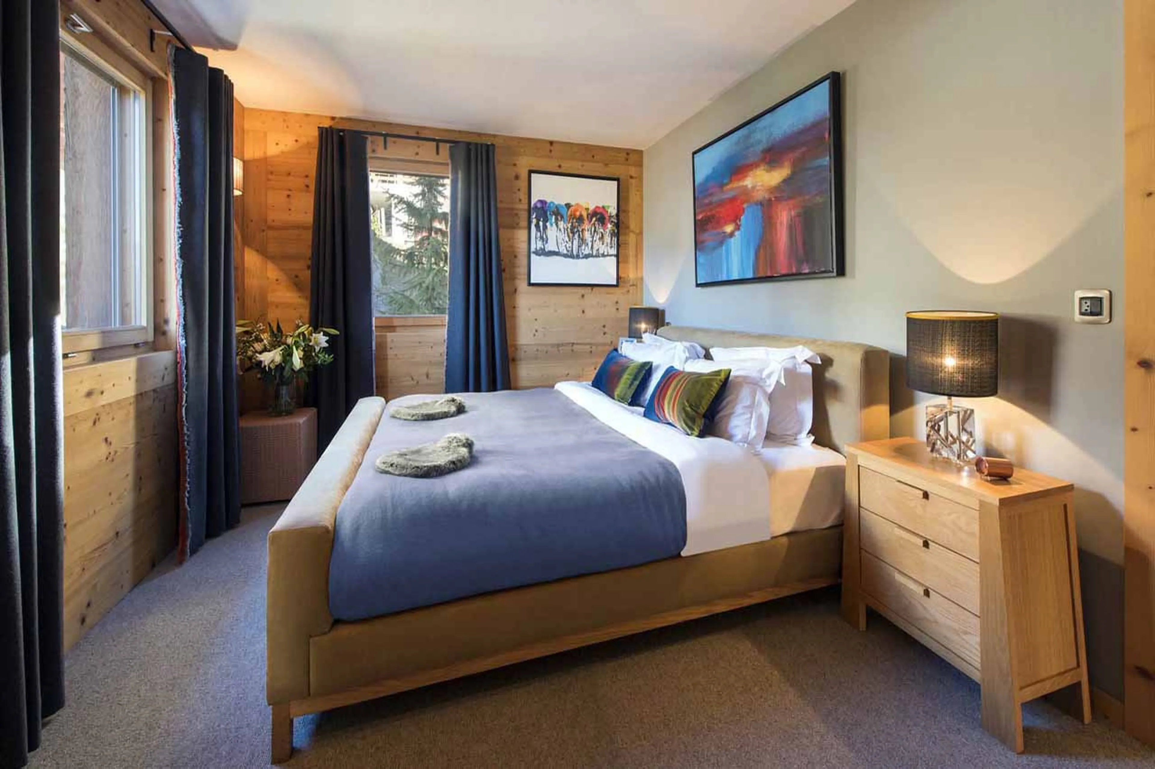 Super-king size bed at Penthouse Entre Ciel et Terre in Verbier