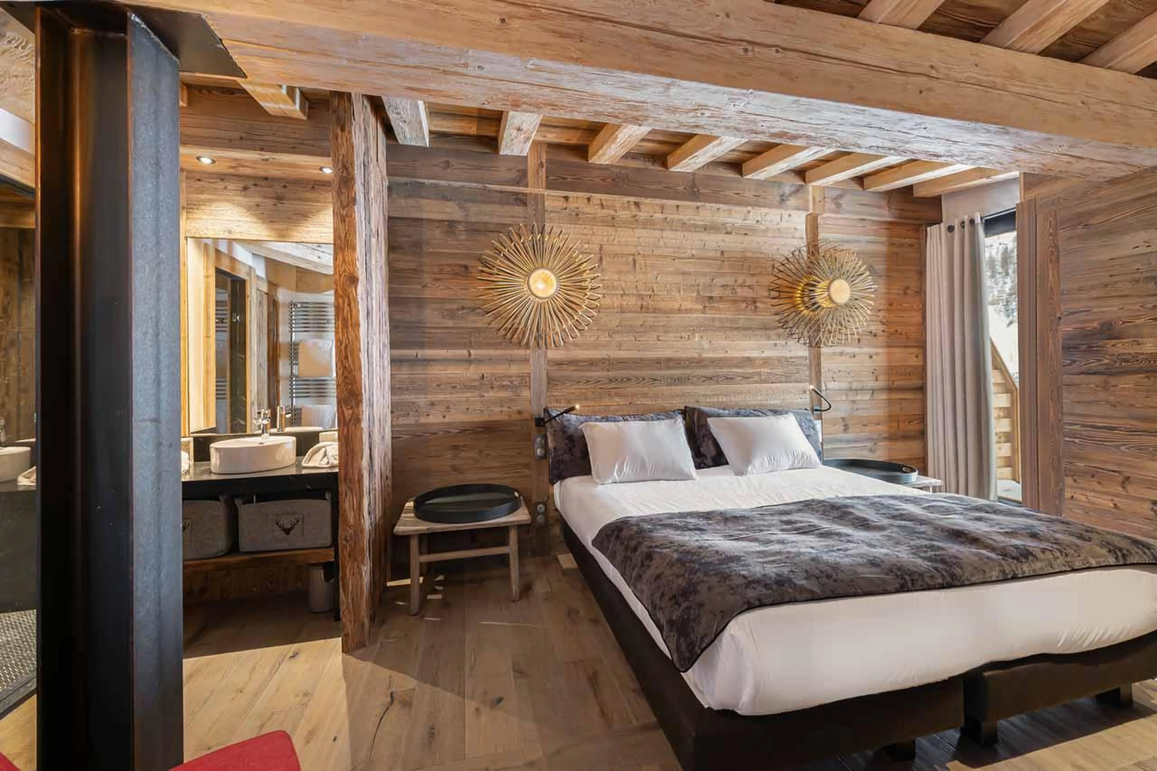 Double bedroom with built-in wardrobes, terrace access in Penthouse Fleche, Val d'Isere