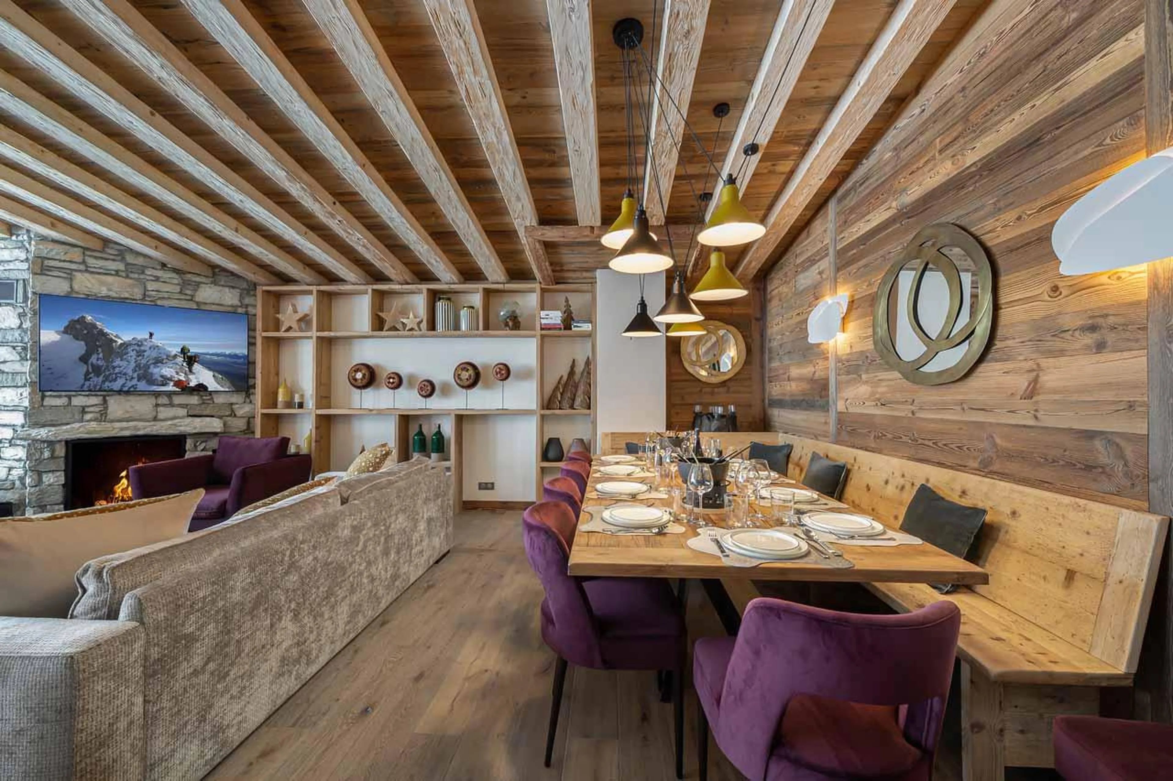 Spacious dining table for large groups in Penthouse Fleche, Val d'Isere