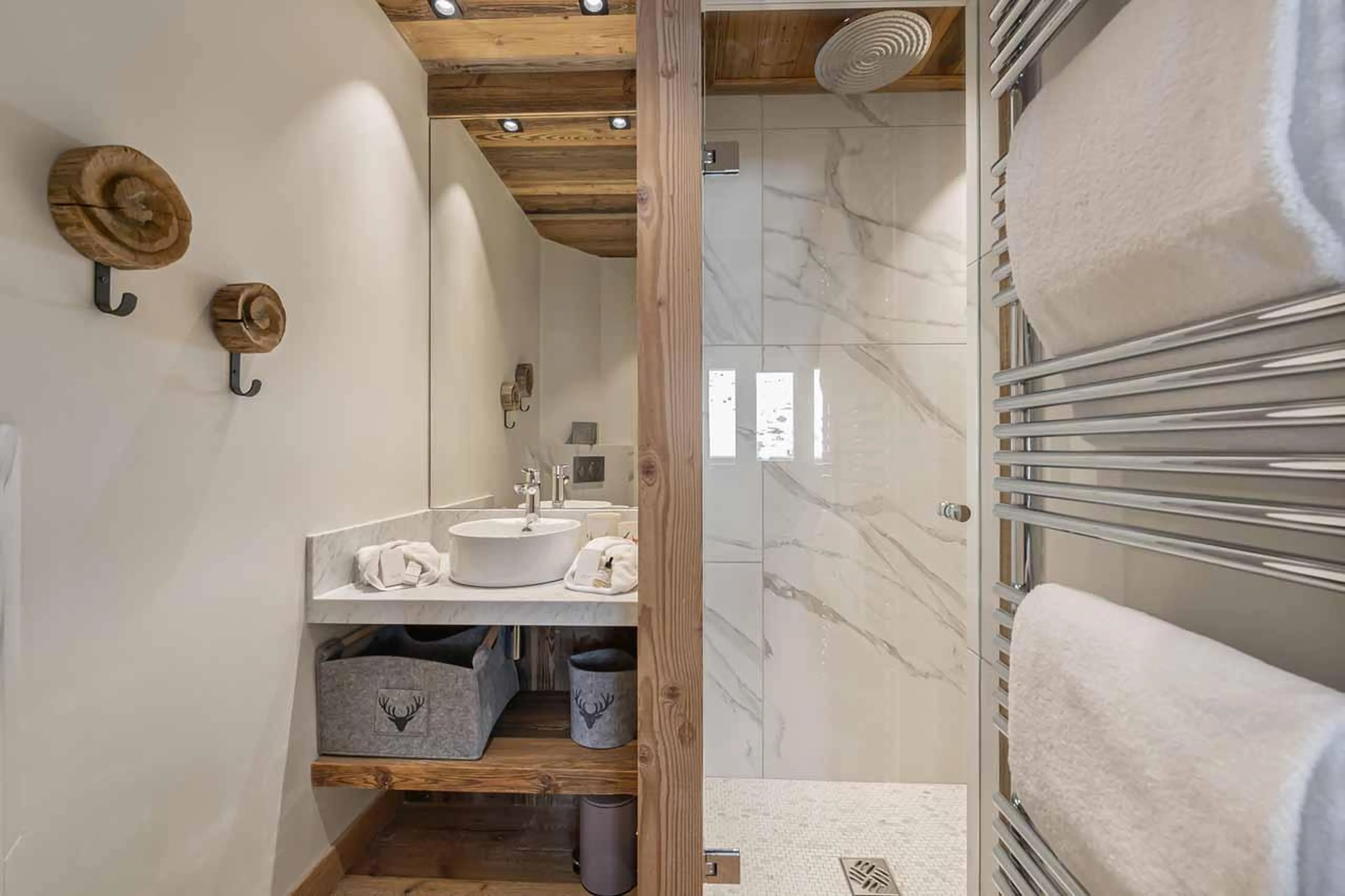En-suite shower room in Penthouse Fleche, Val d'Isere