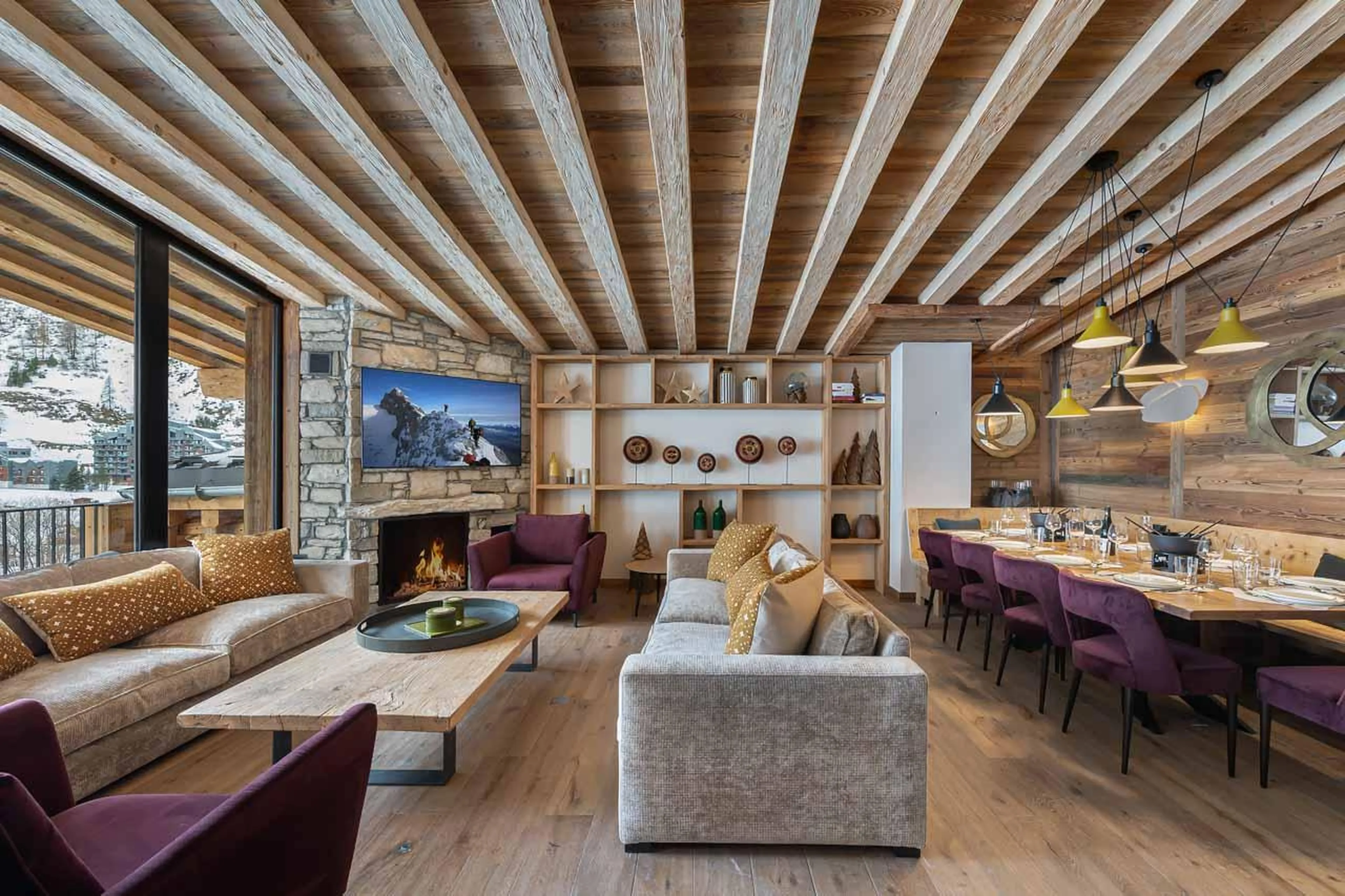 Open-plan living, kitchen and dining area in Penthouse Fleche, Val d'Isere