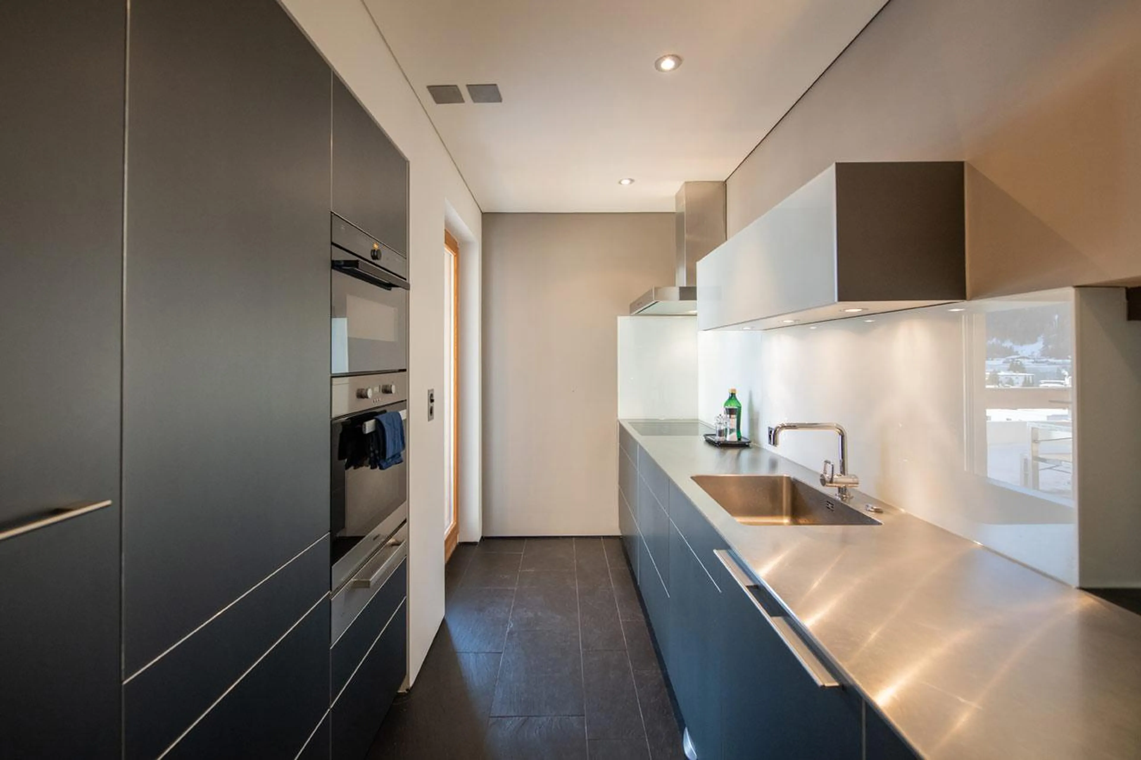 Modern kitchen with all amenities in Apartment Flora 4S in Davos