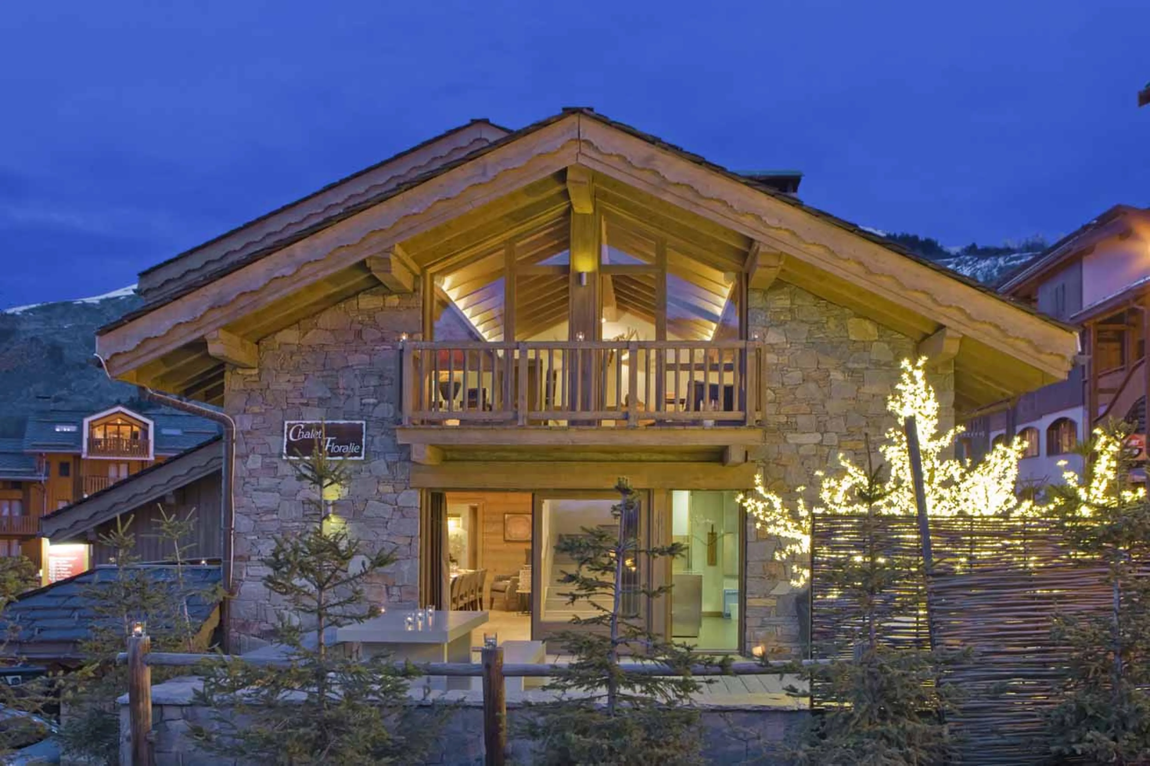 Exterior of Floralie Penthouse in St Martin de Belleville at night