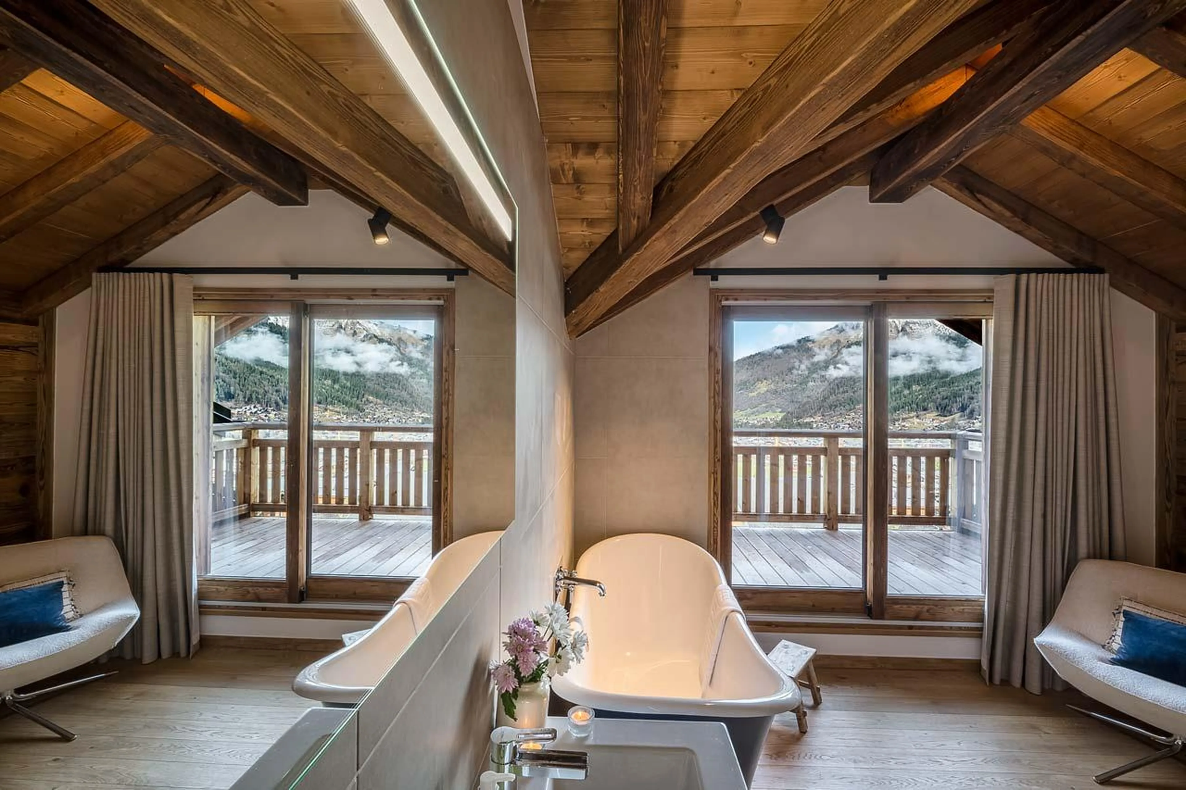 Freestanding bath in Penthouse Joy, Morzine