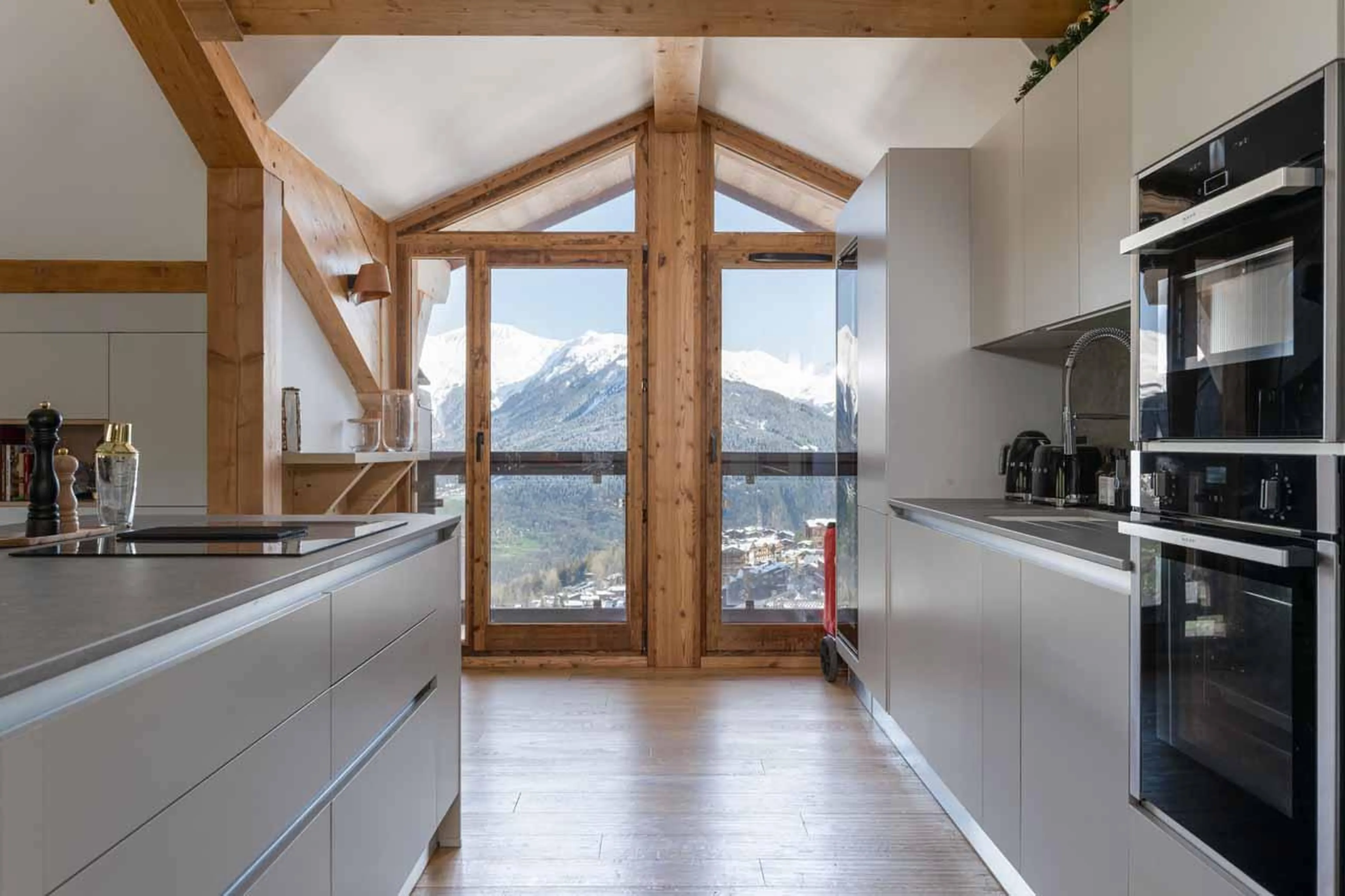 Kitchen with island and high range equipment at Penthouse Le Belladone in Courchevel 1650