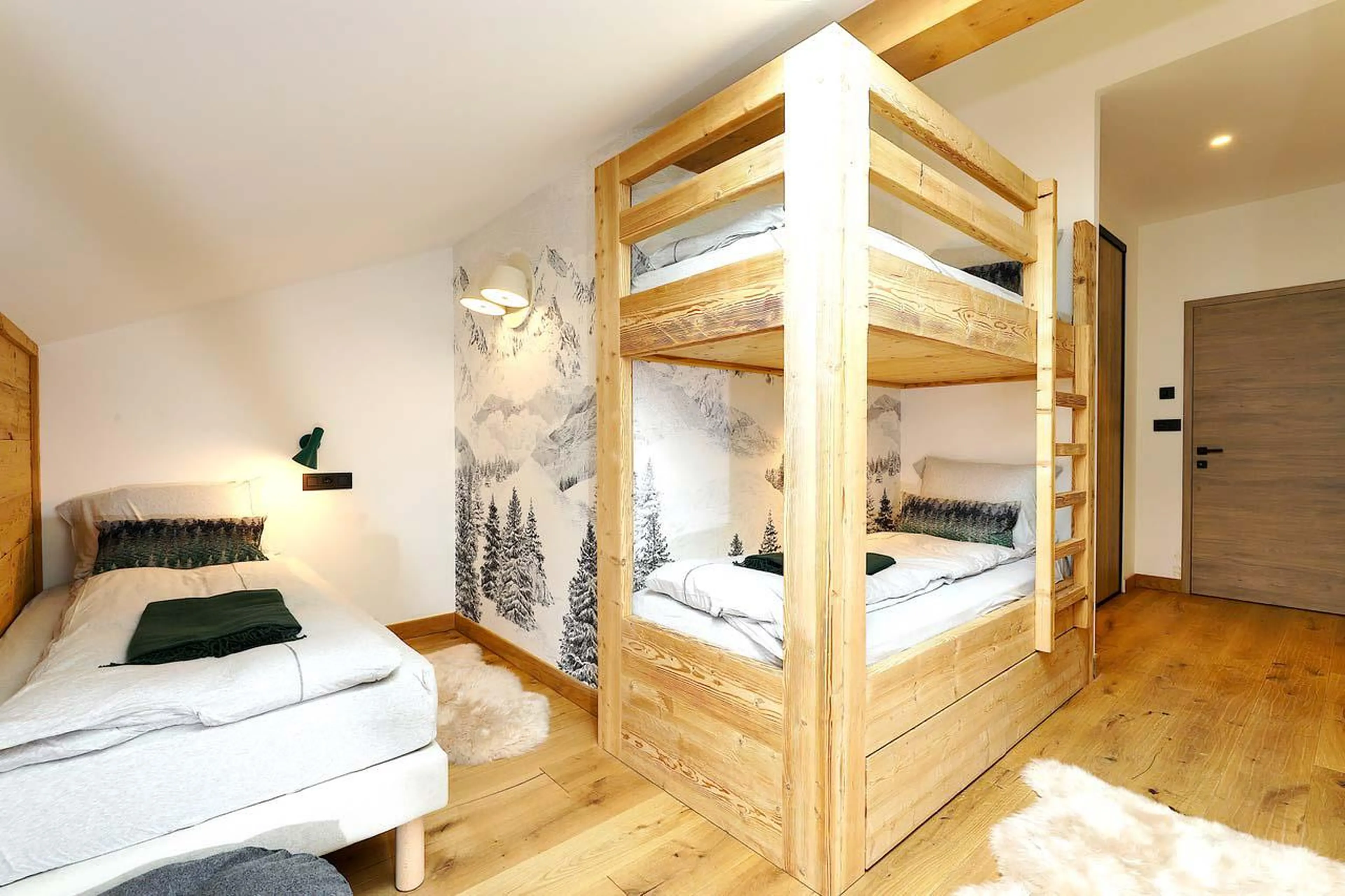 Children's dormitory room with space for five at Penthouse Le Belladone in Courchevel 1650