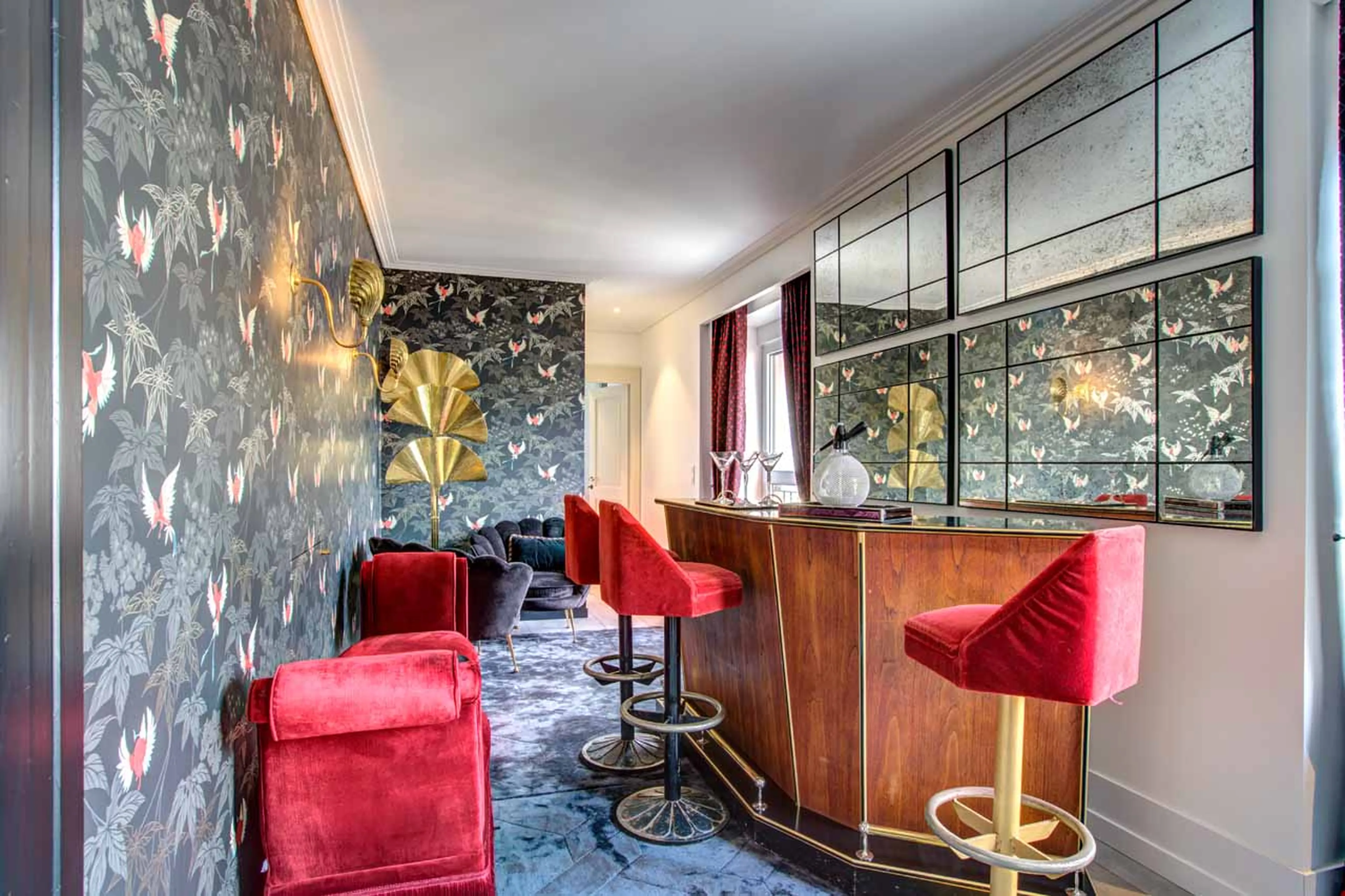 Speak easy style bar at Penthouse Le Lustre in Chamonix
