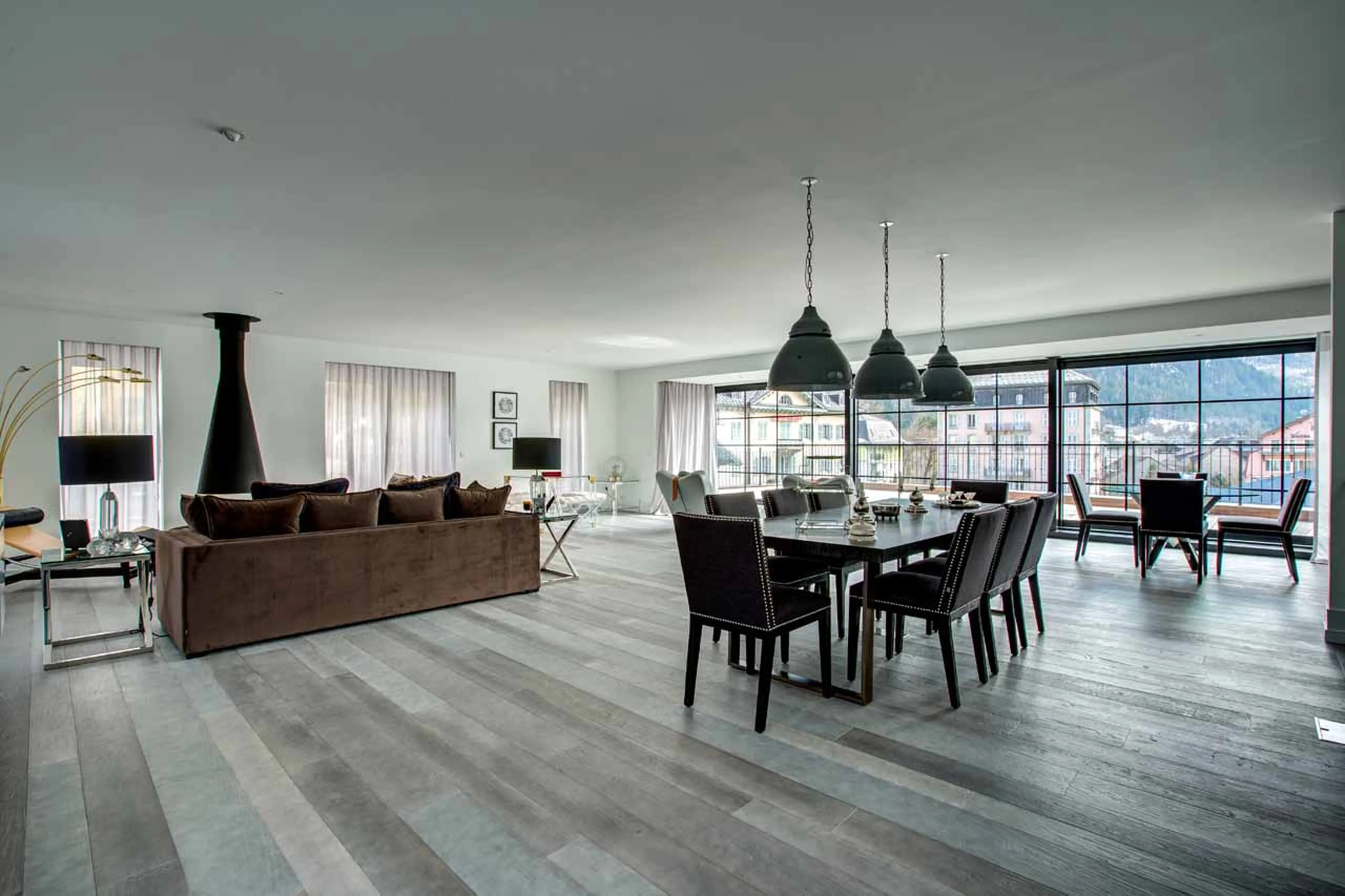 Dining area at Penthouse Le Lustre in Chamonix