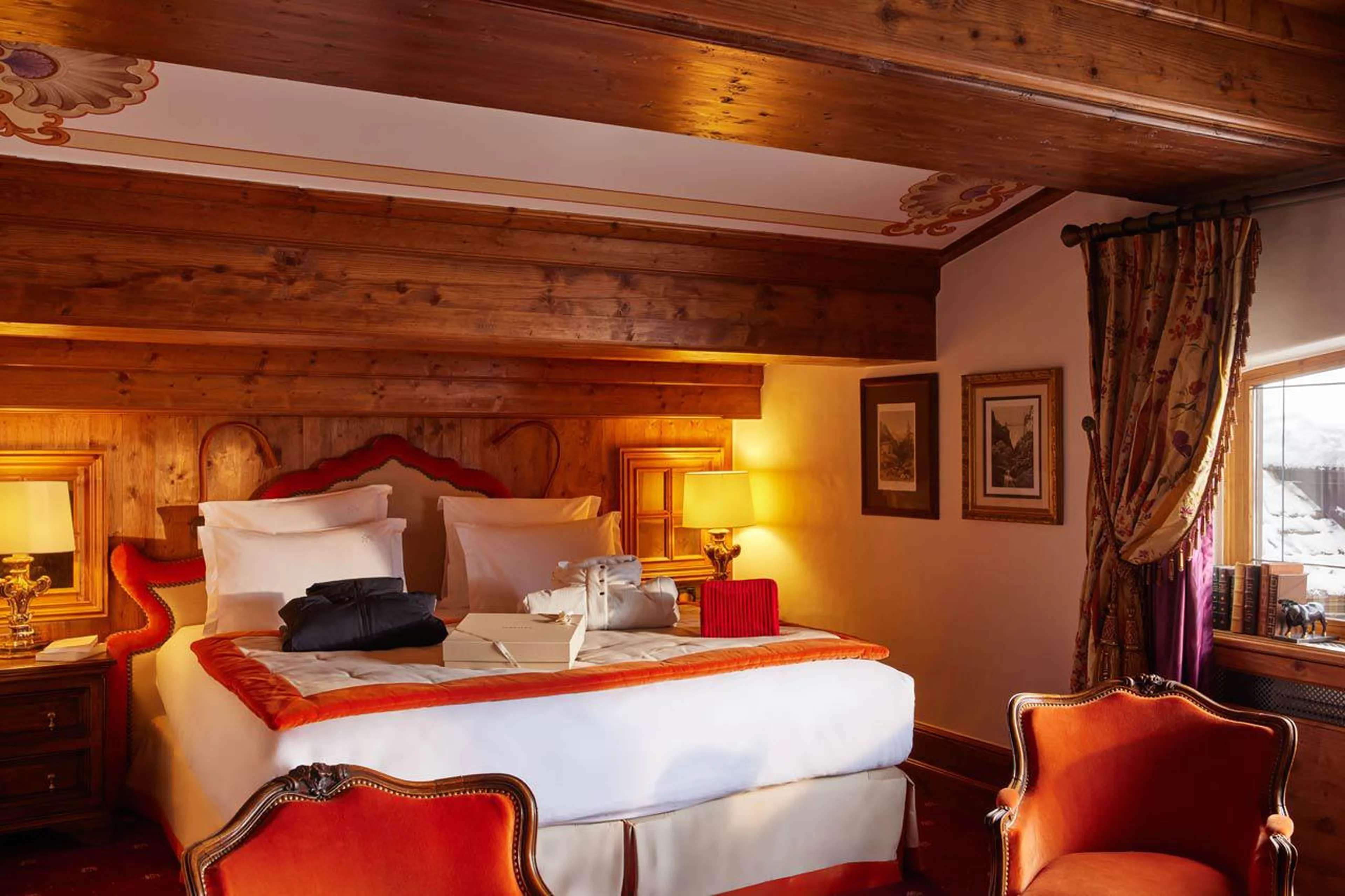 Double bedroom with dressing room in Penthouse Les Airelles in Courchevel 1850