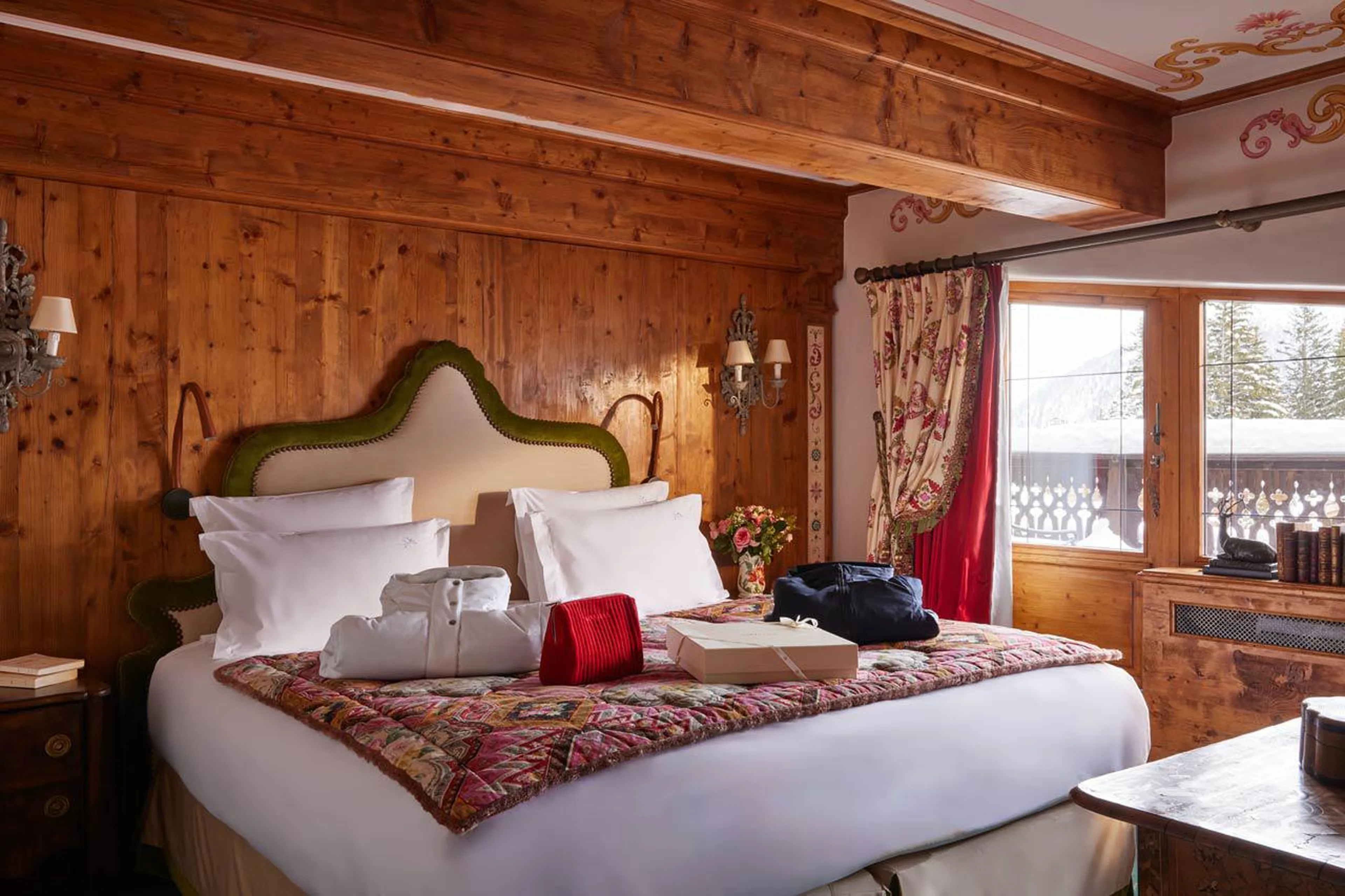 Double/twin bedroom with balcony access in Penthouse Les Airelles in Courchevel 1850