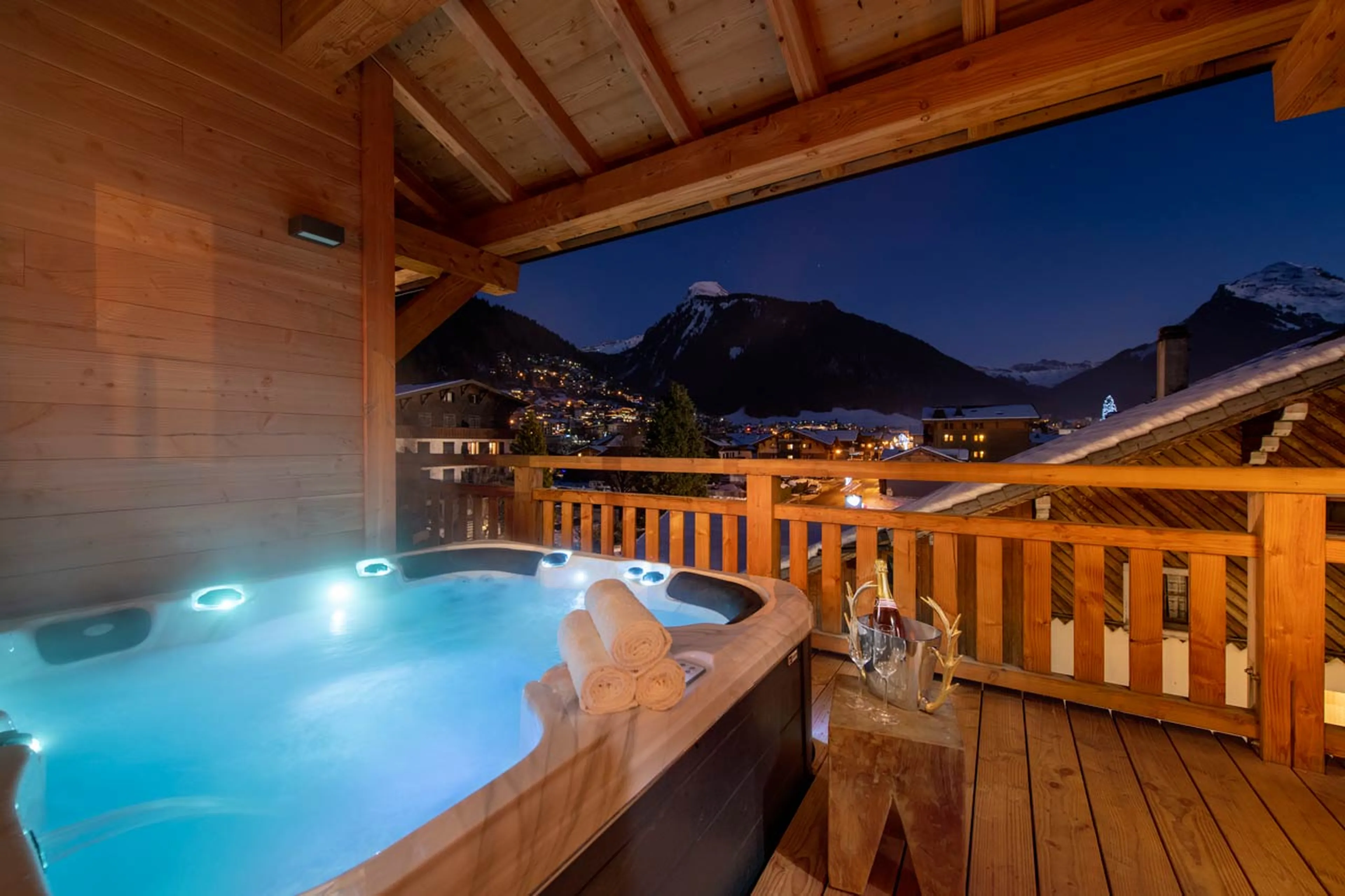 Hot tub of Penthouse Mathilde in Morzine