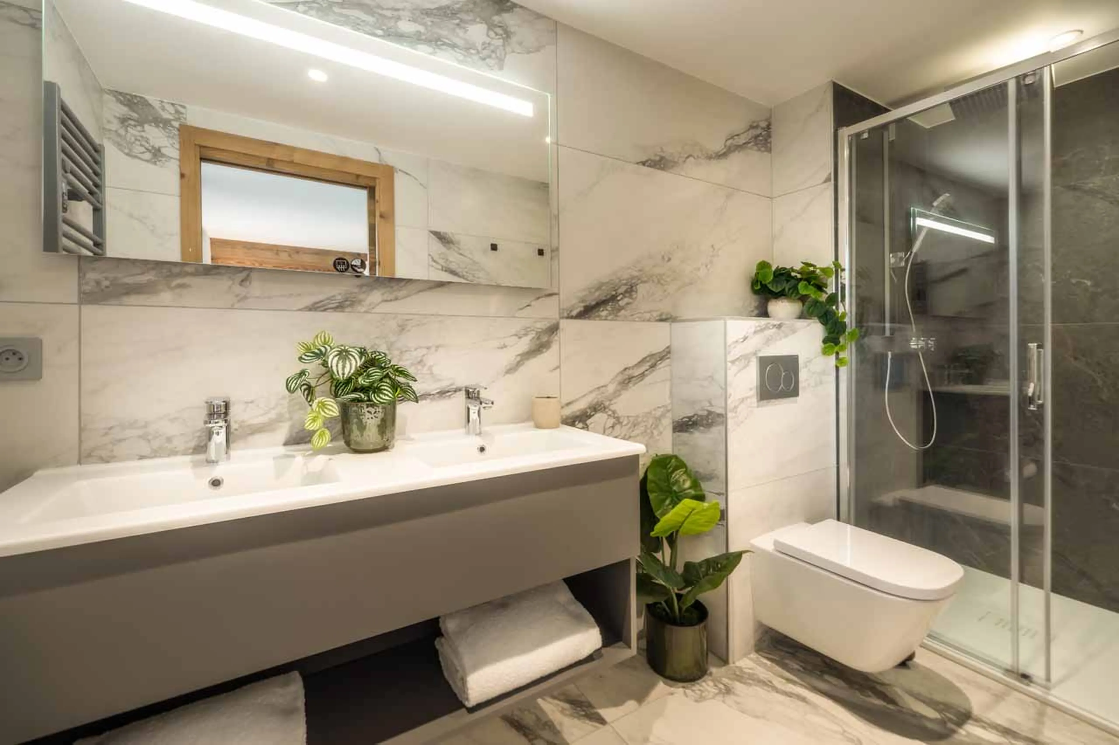 Bedroom 1 ensuite at Penthouse Snowgum in Morzine