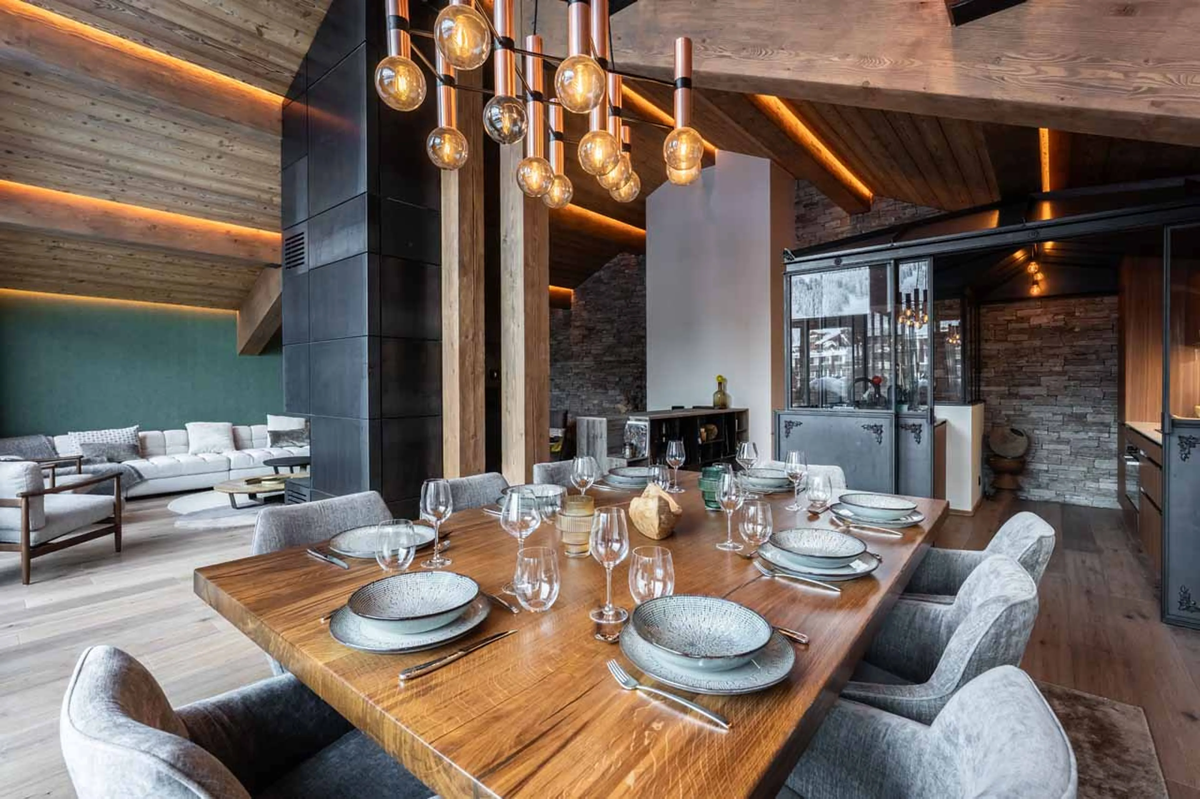 Dining table open-plan at Penthouse The View in Courchevel 1850