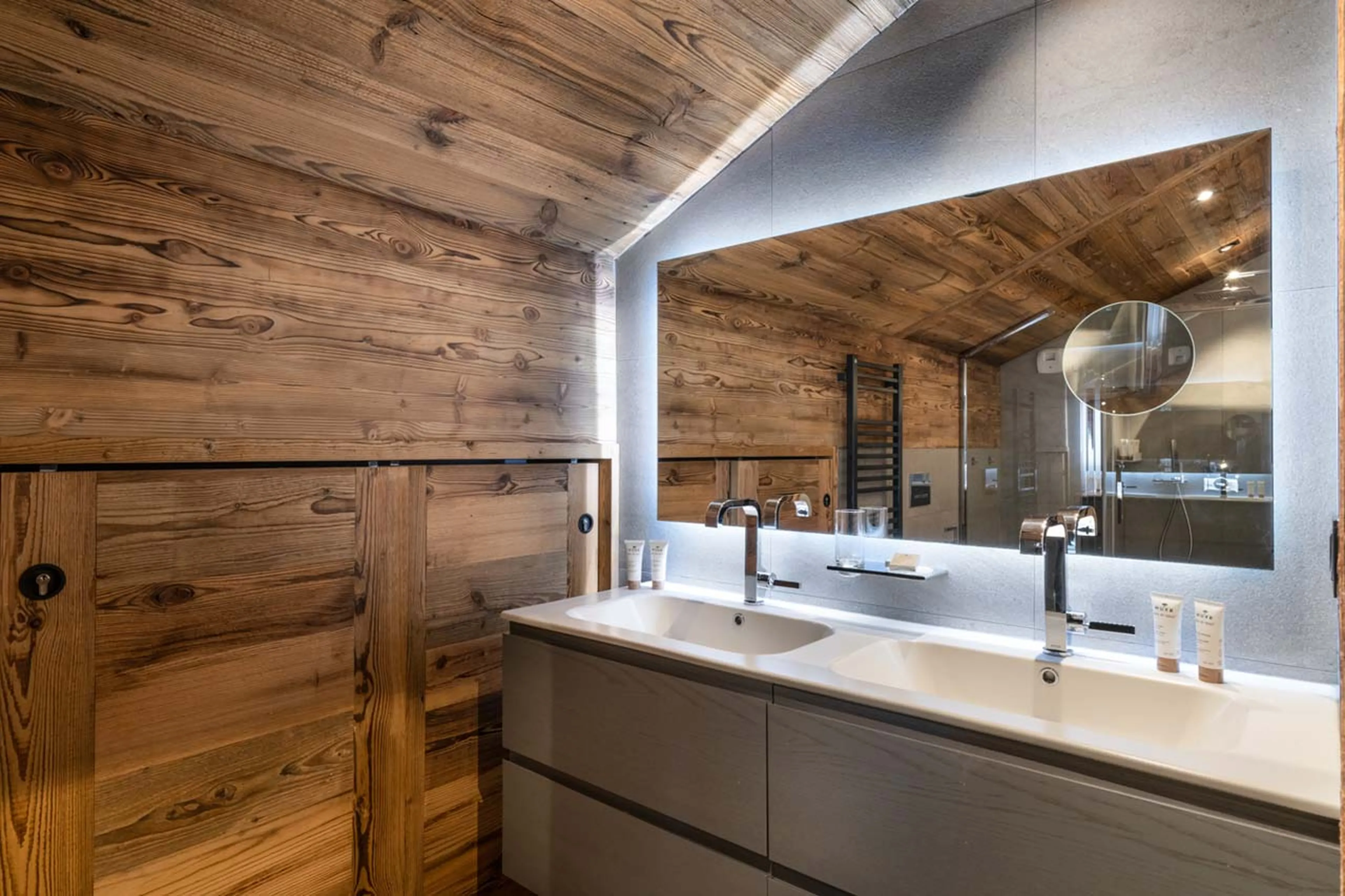 En-suite shower room at Penthouse Vail Lodge A32 in Val d'Isere