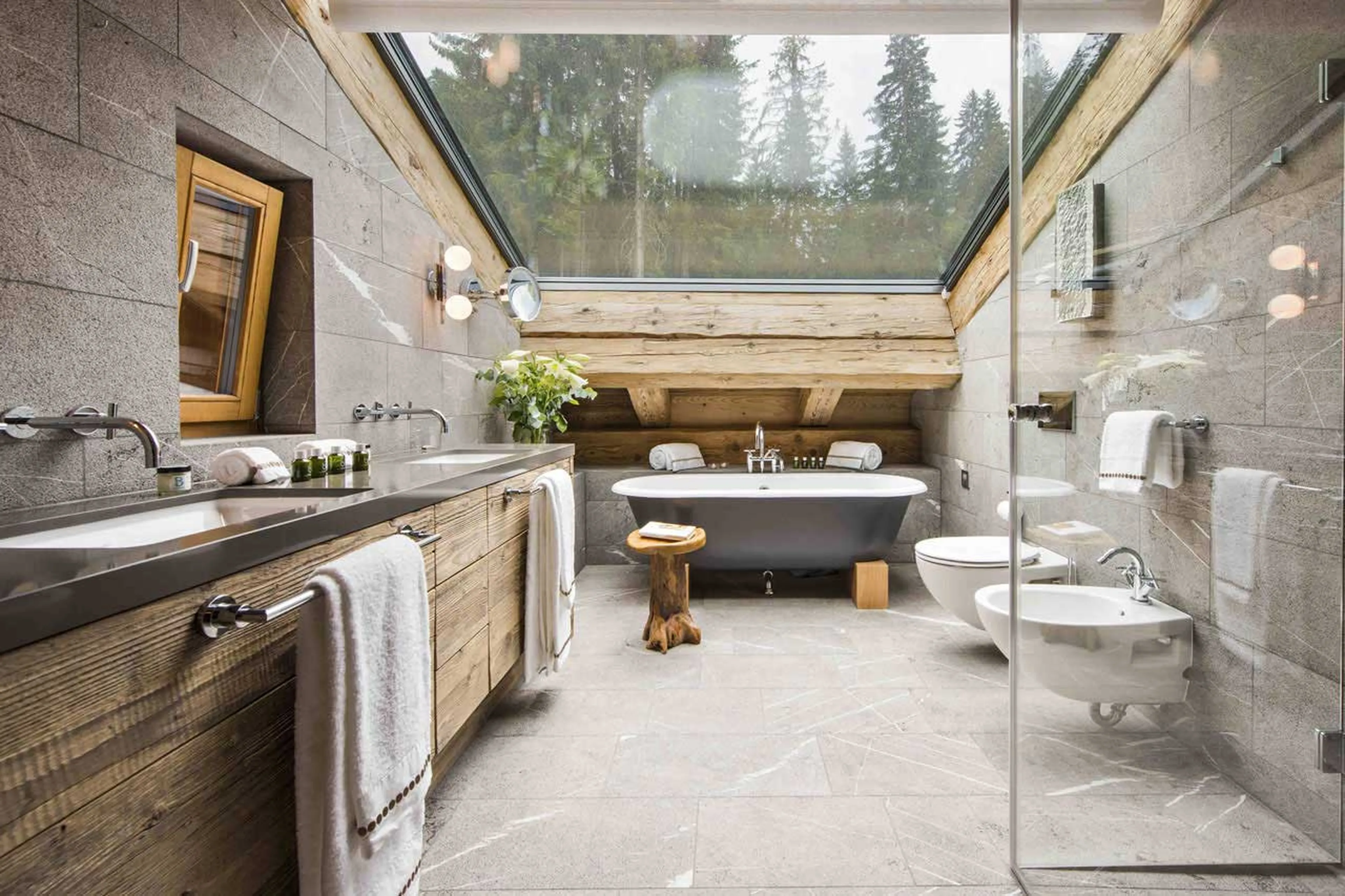 En-suite bathroom at Place Blanche in Verbier