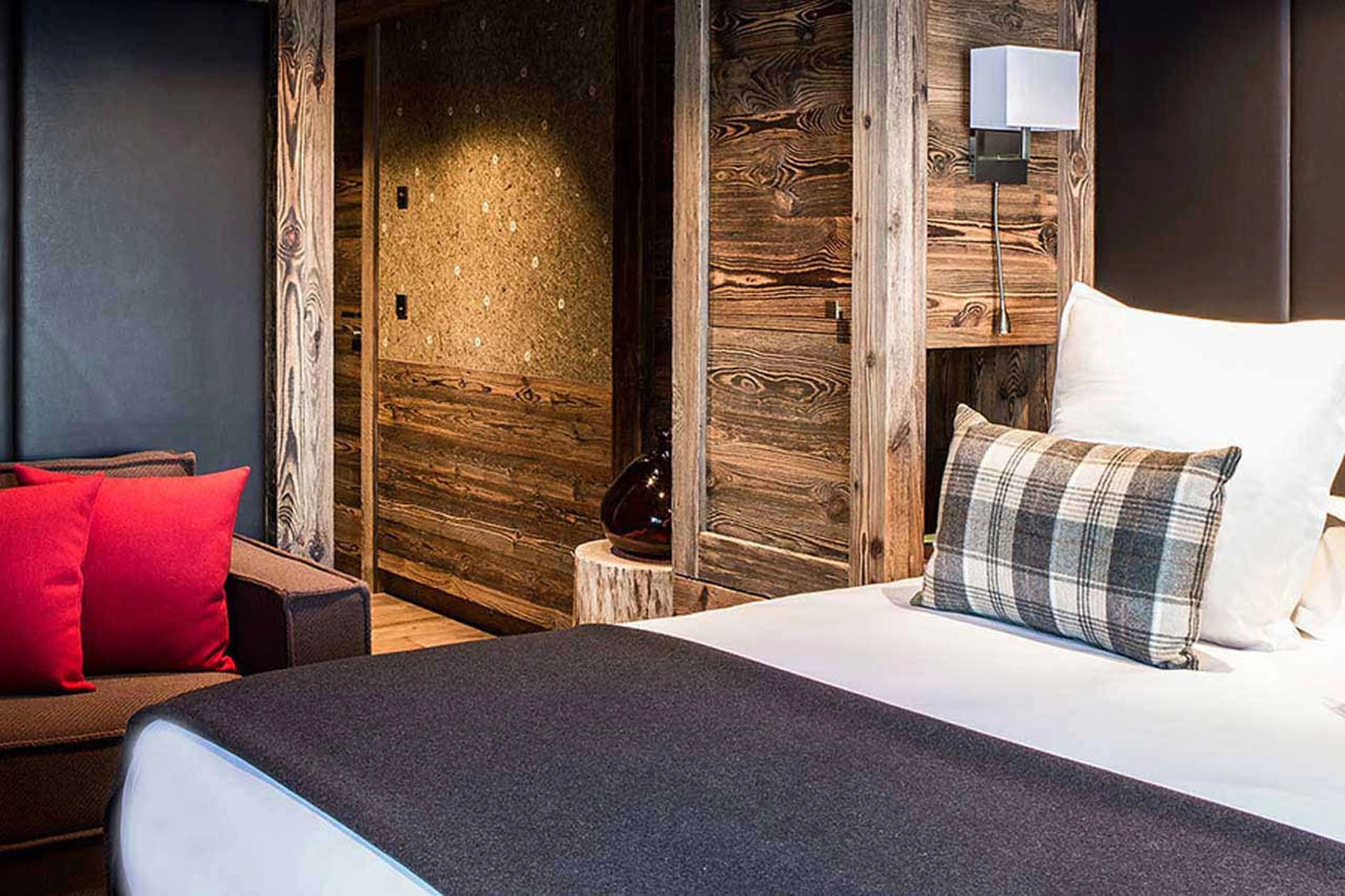 Sofa in bedroom at Refuge de la Traye in Meribel