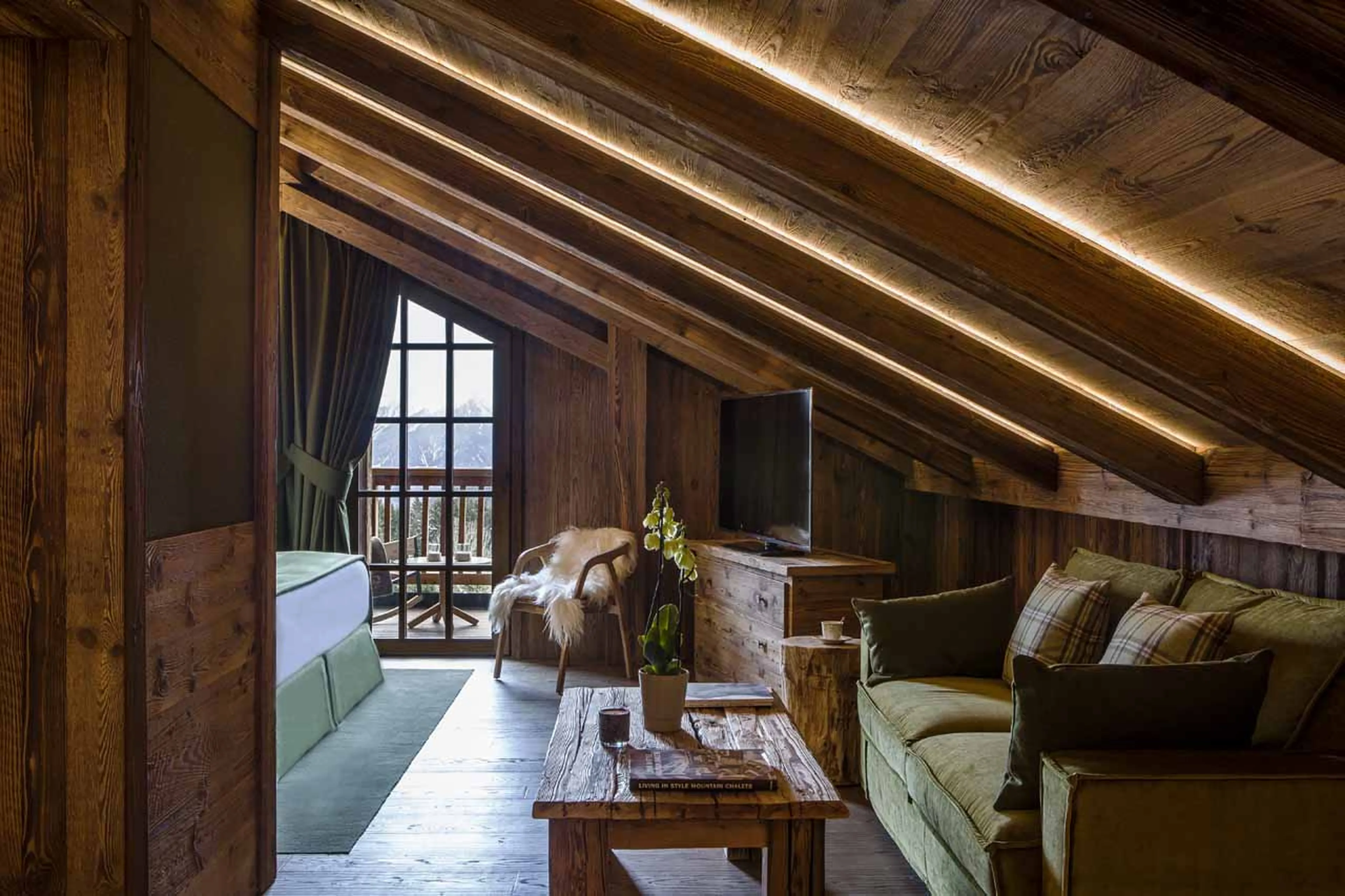 Sofa bed at Refuge de la Traye in Meribel