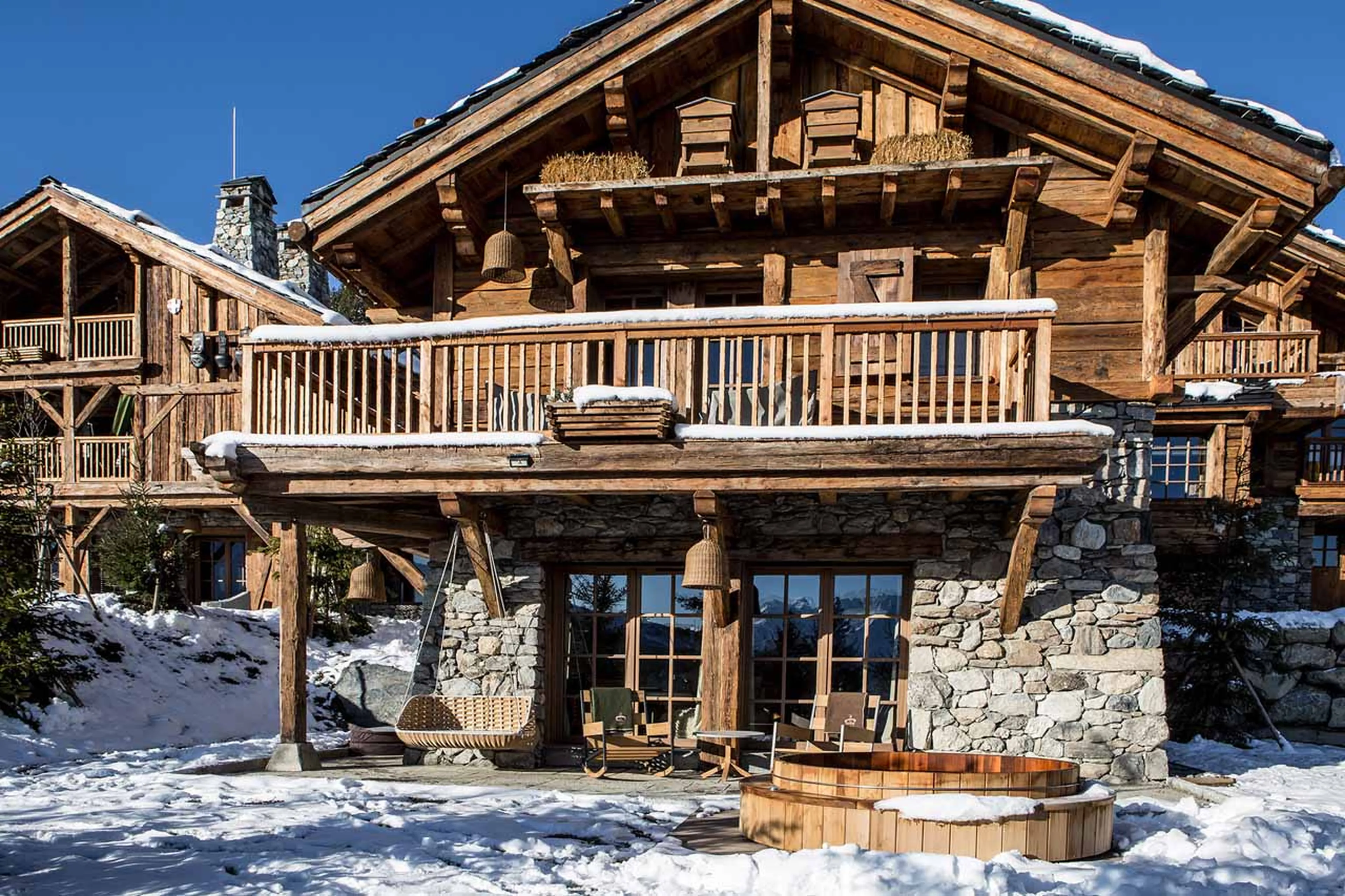 Exterior view and hot tub at Refuge de la Traye in Meribel