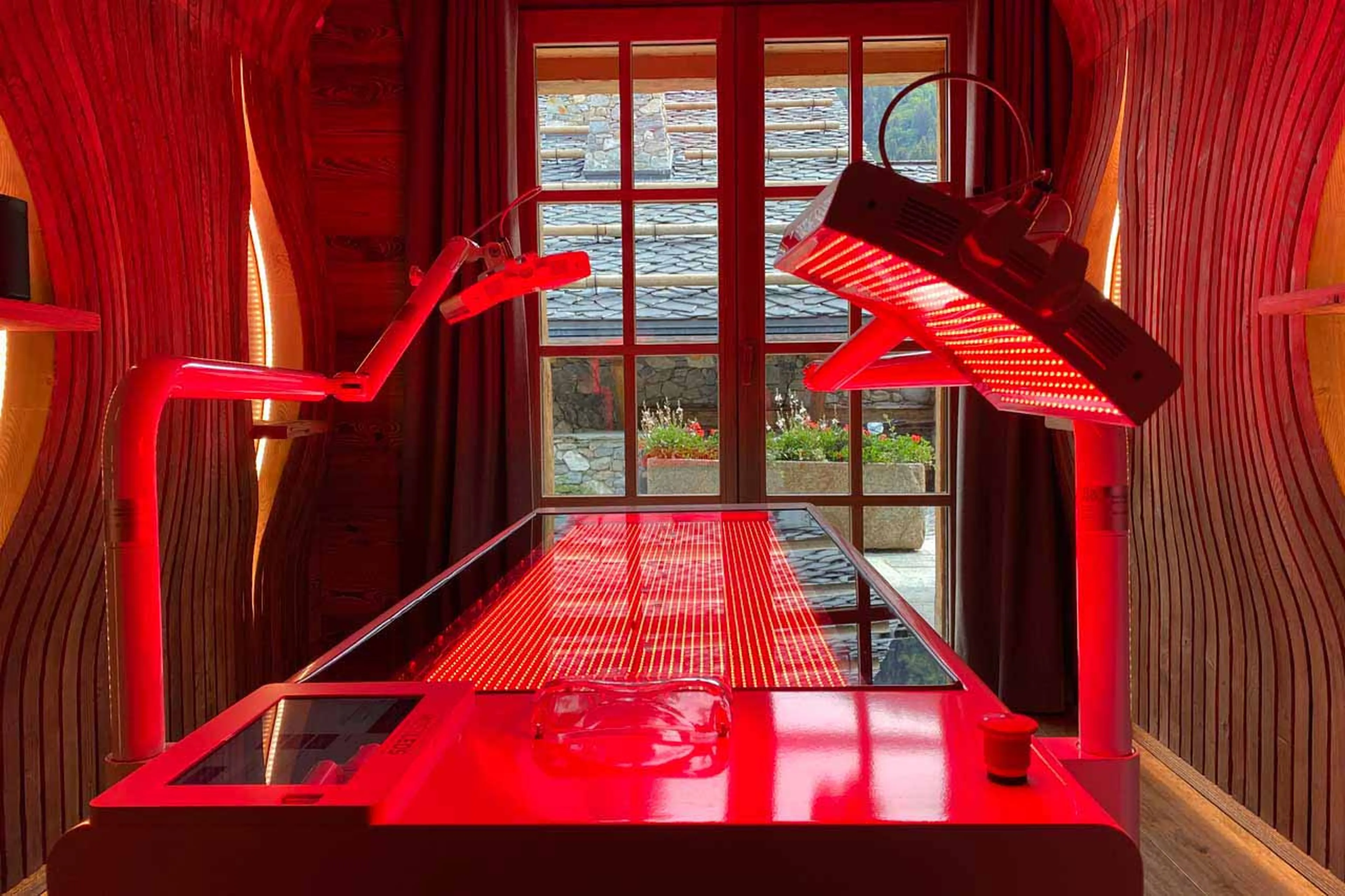 LED light therapy at Refuge de la Traye in Meribel