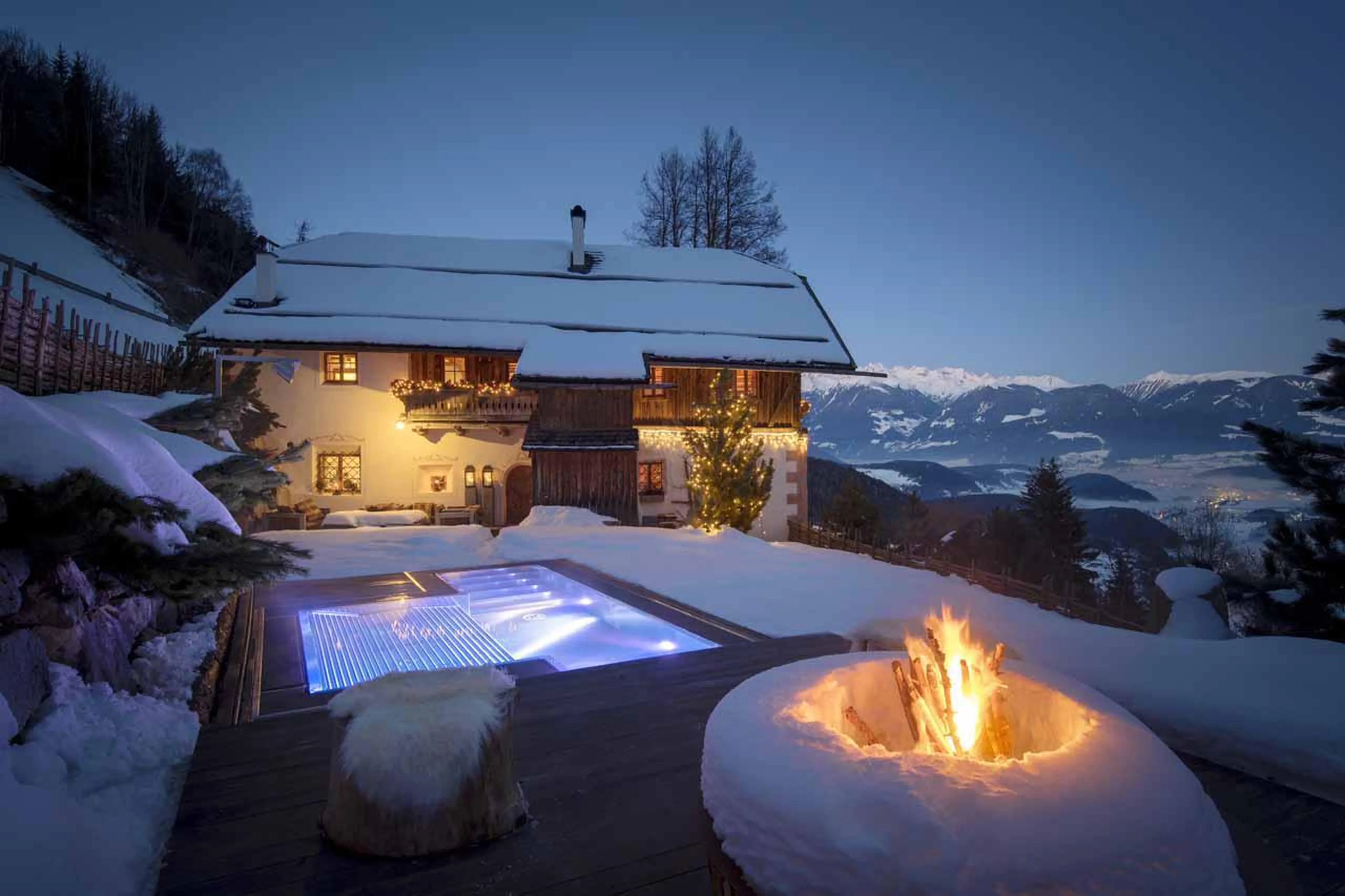 Panoramic whirlpool at San Lorenzo Mountain Lodge in Kronplatz