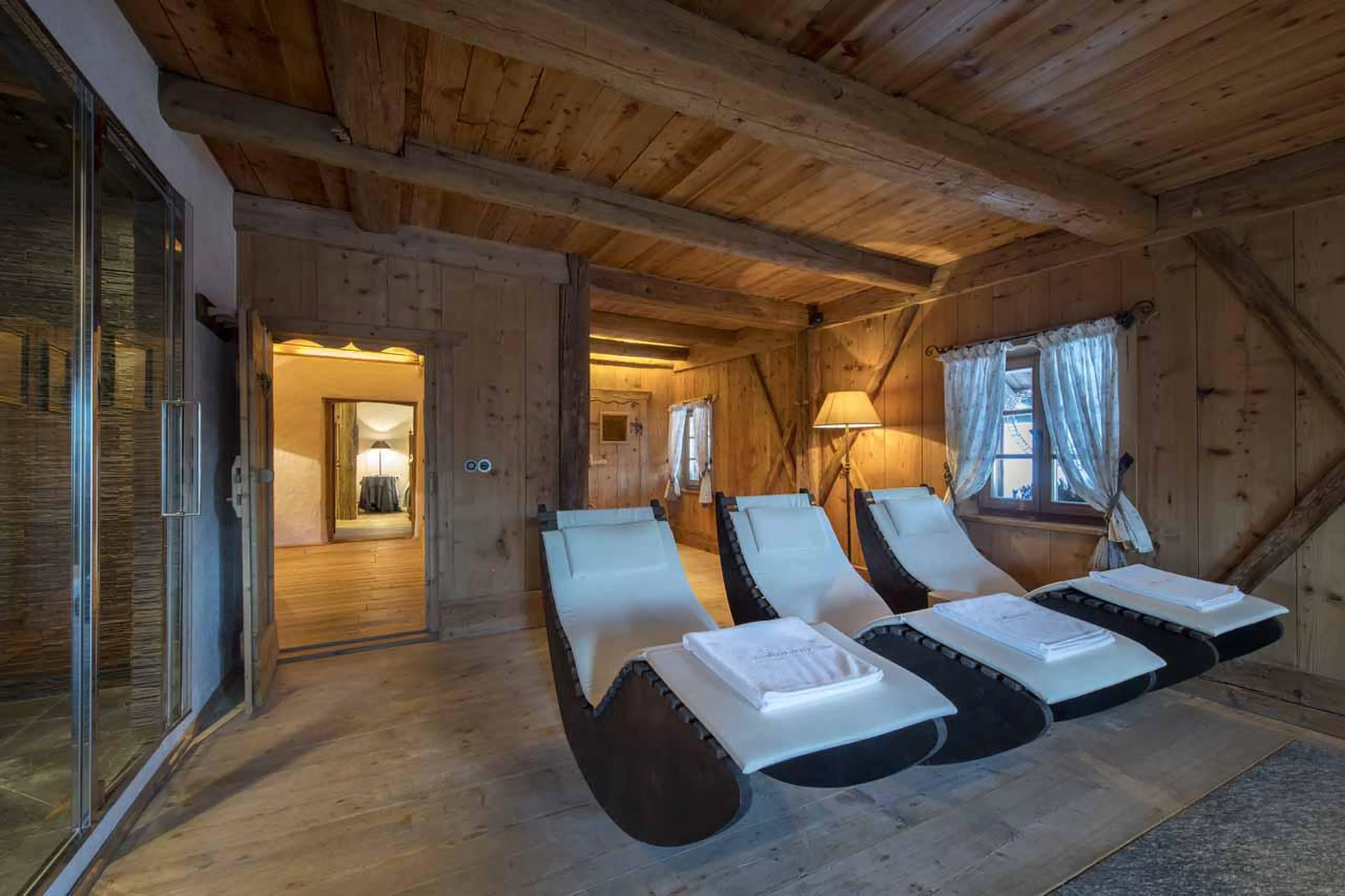 Relaxation area at San Lorenzo Mountain Lodge in Kronplatz