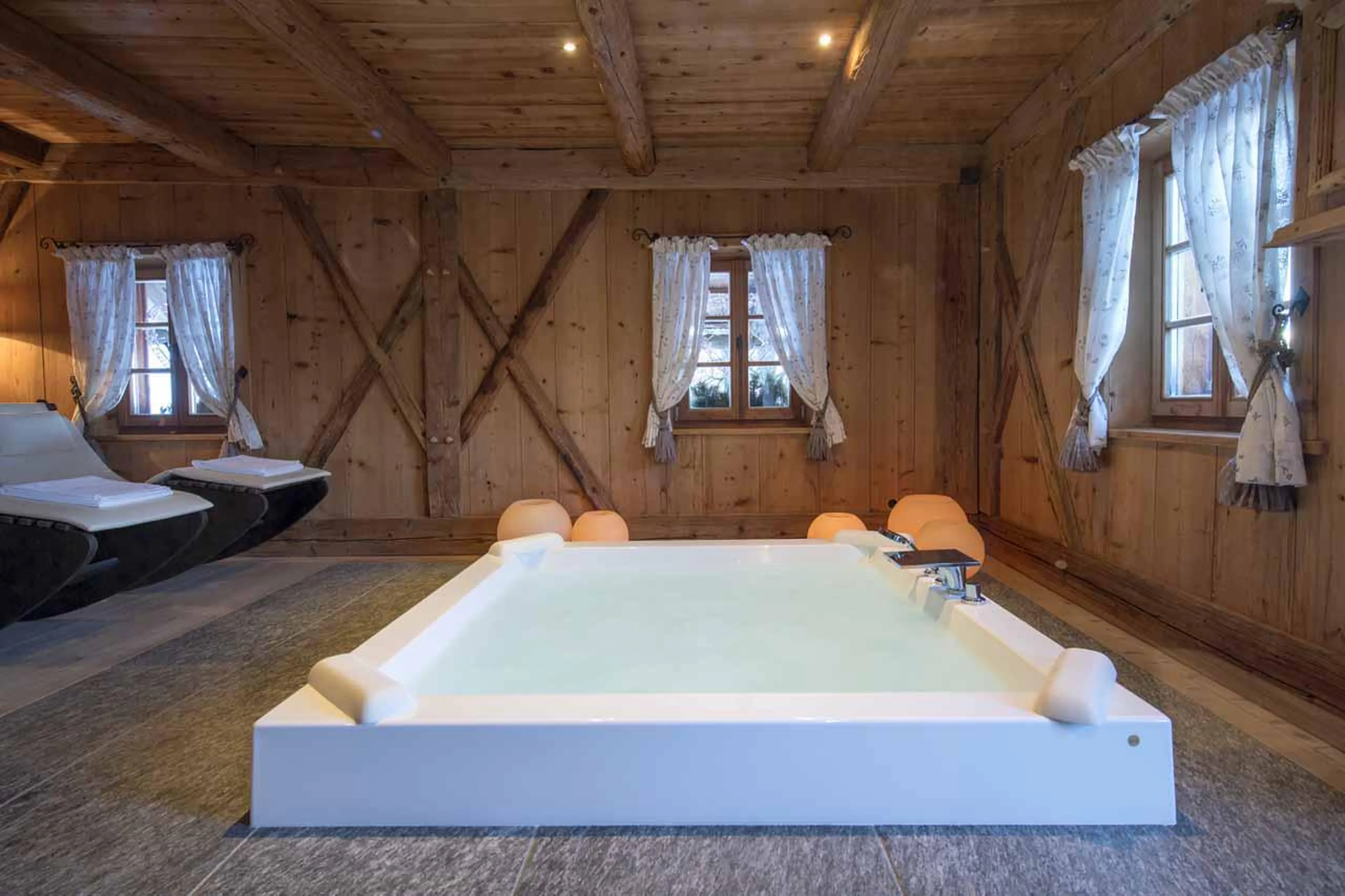 Whirlpool at San Lorenzo Mountain Lodge in Kronplatz