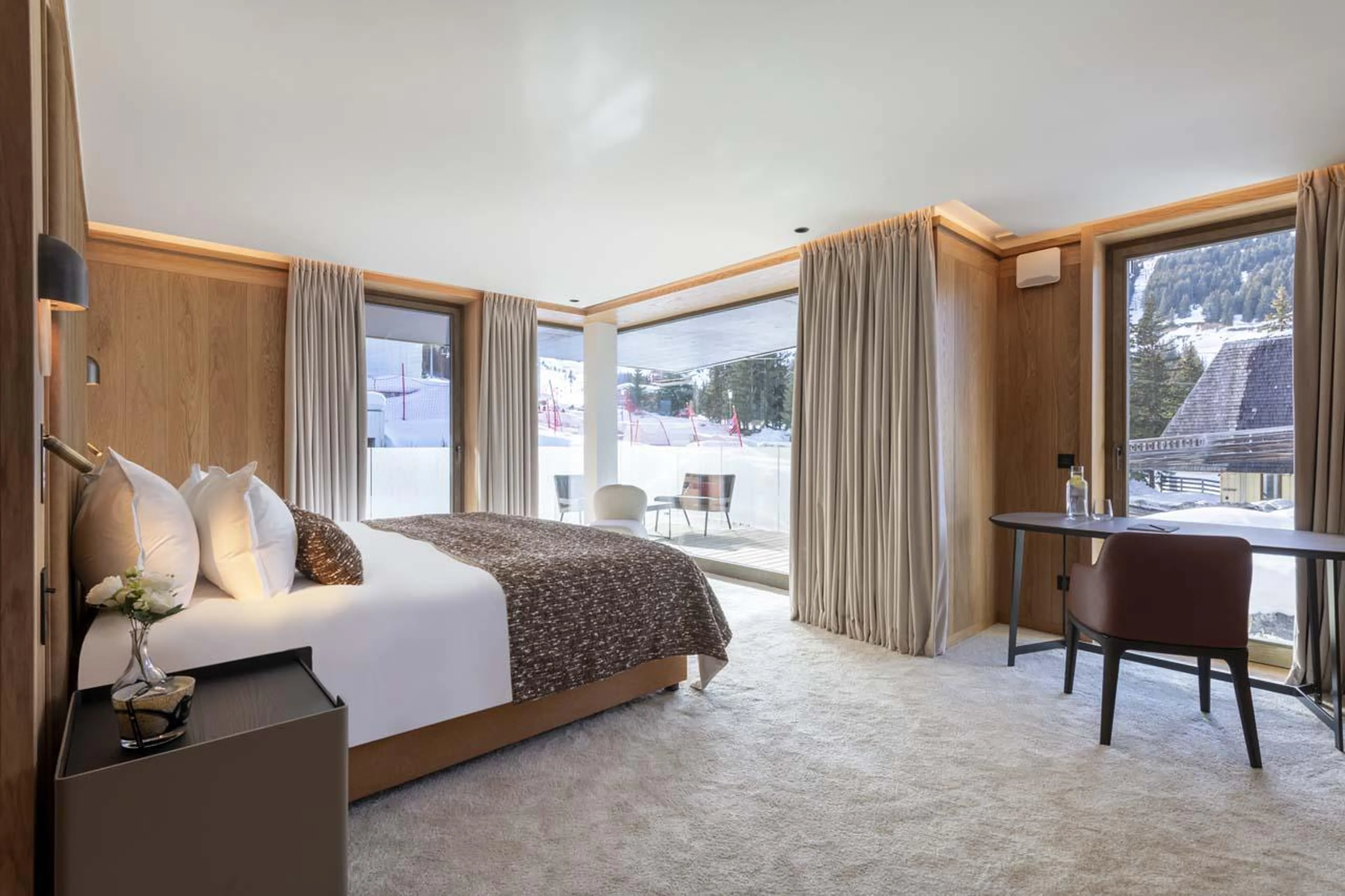 Double bedroom with desk and en-suite shower room at Sasha Apartment 4 in Courchevel 1850