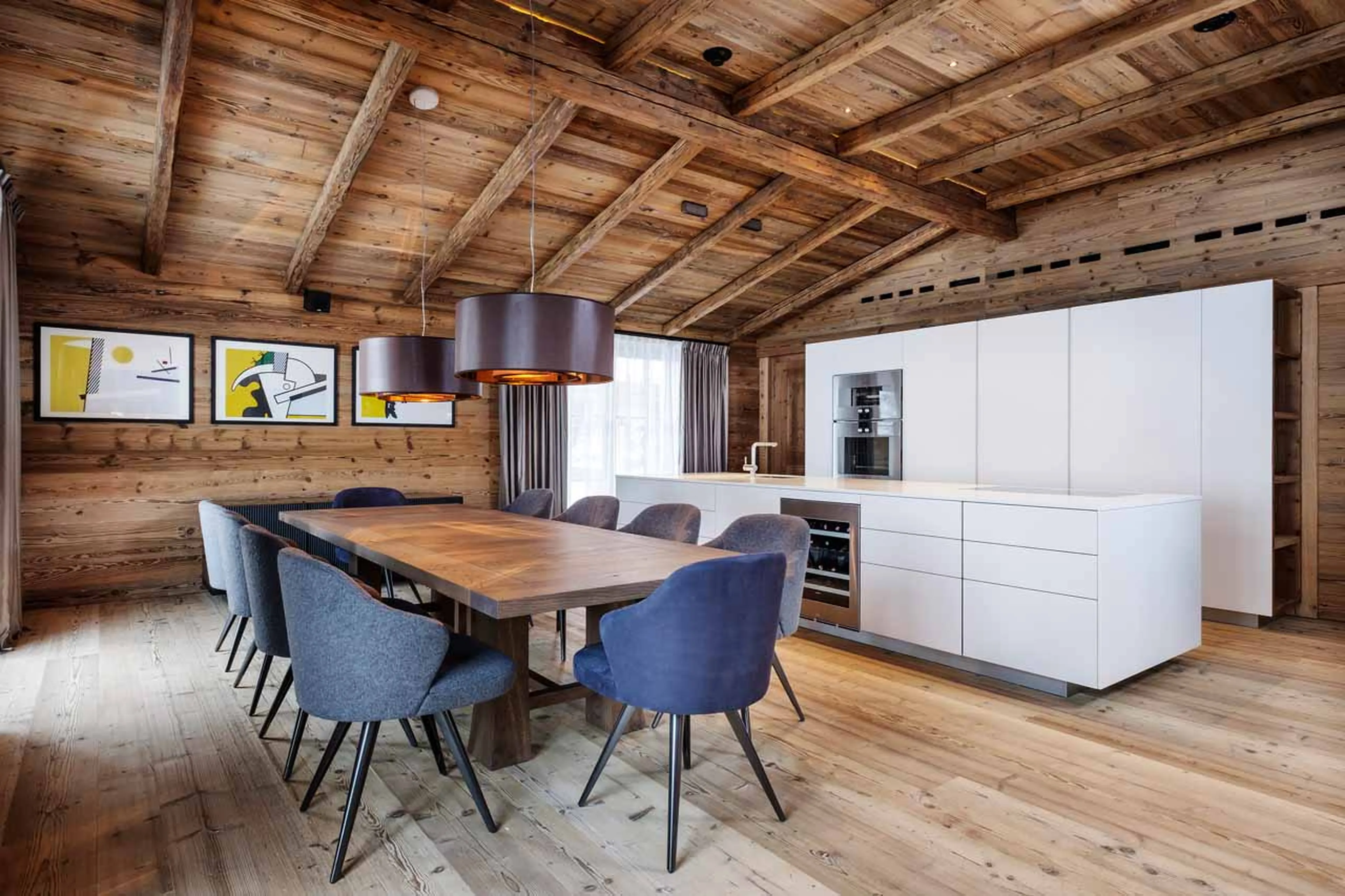 Dining table and kitchen at Severins Residence in Lech