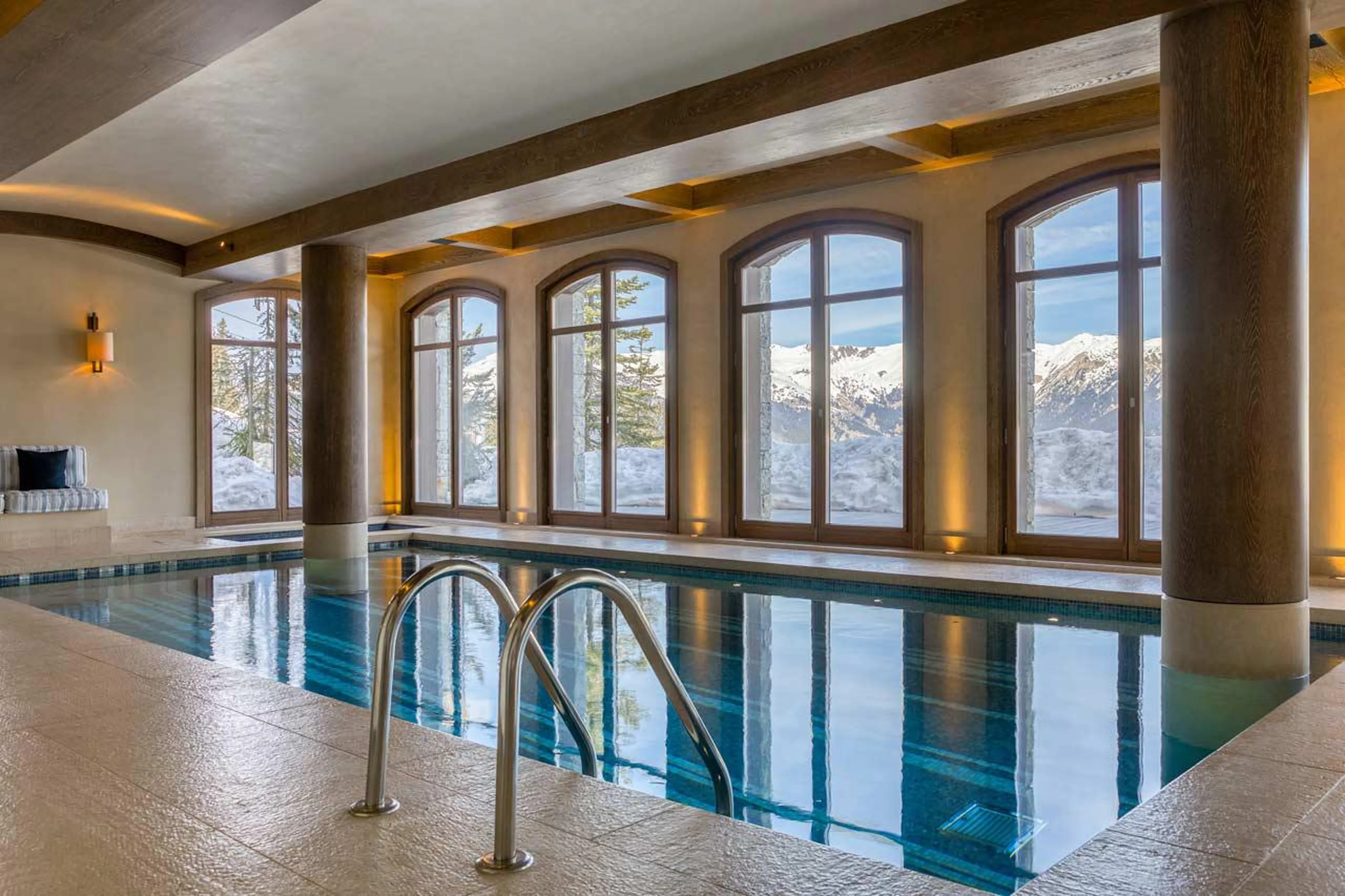 Heated swimming pool with view on snow outside Shemshak Lodge in Courchevel 1850