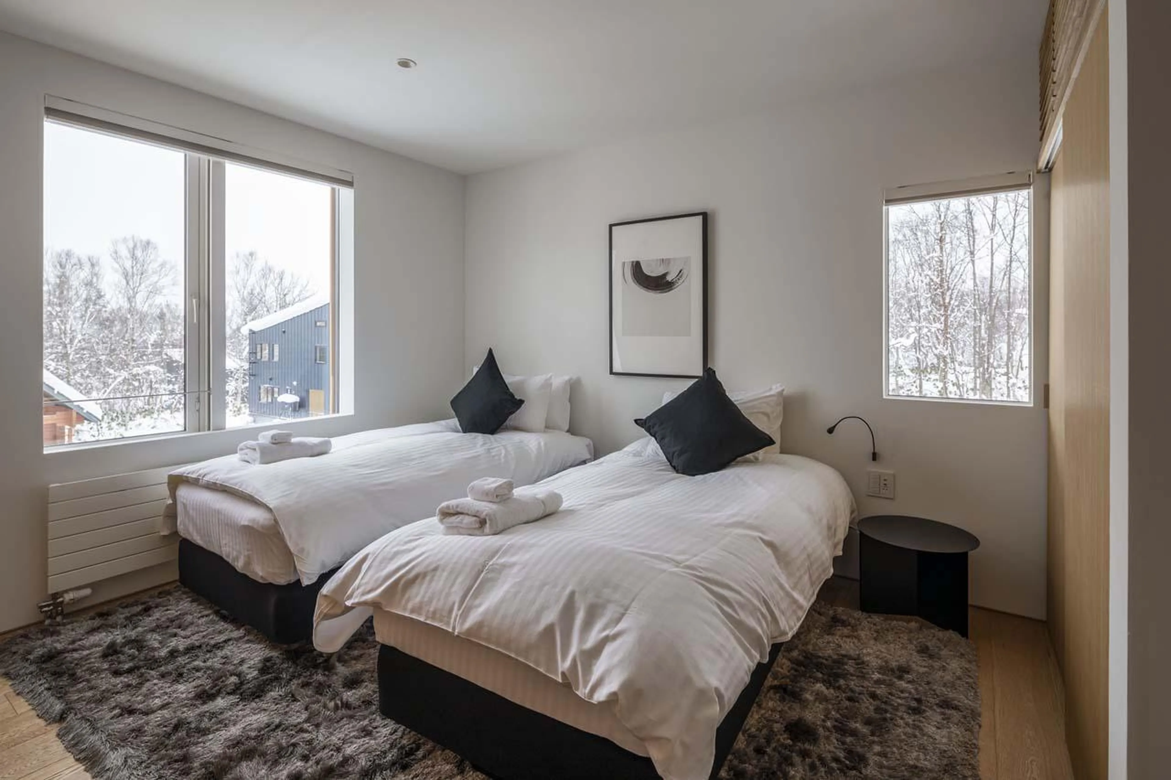Double/twin bedroom with shared shower room at Silver Dream in Niseko