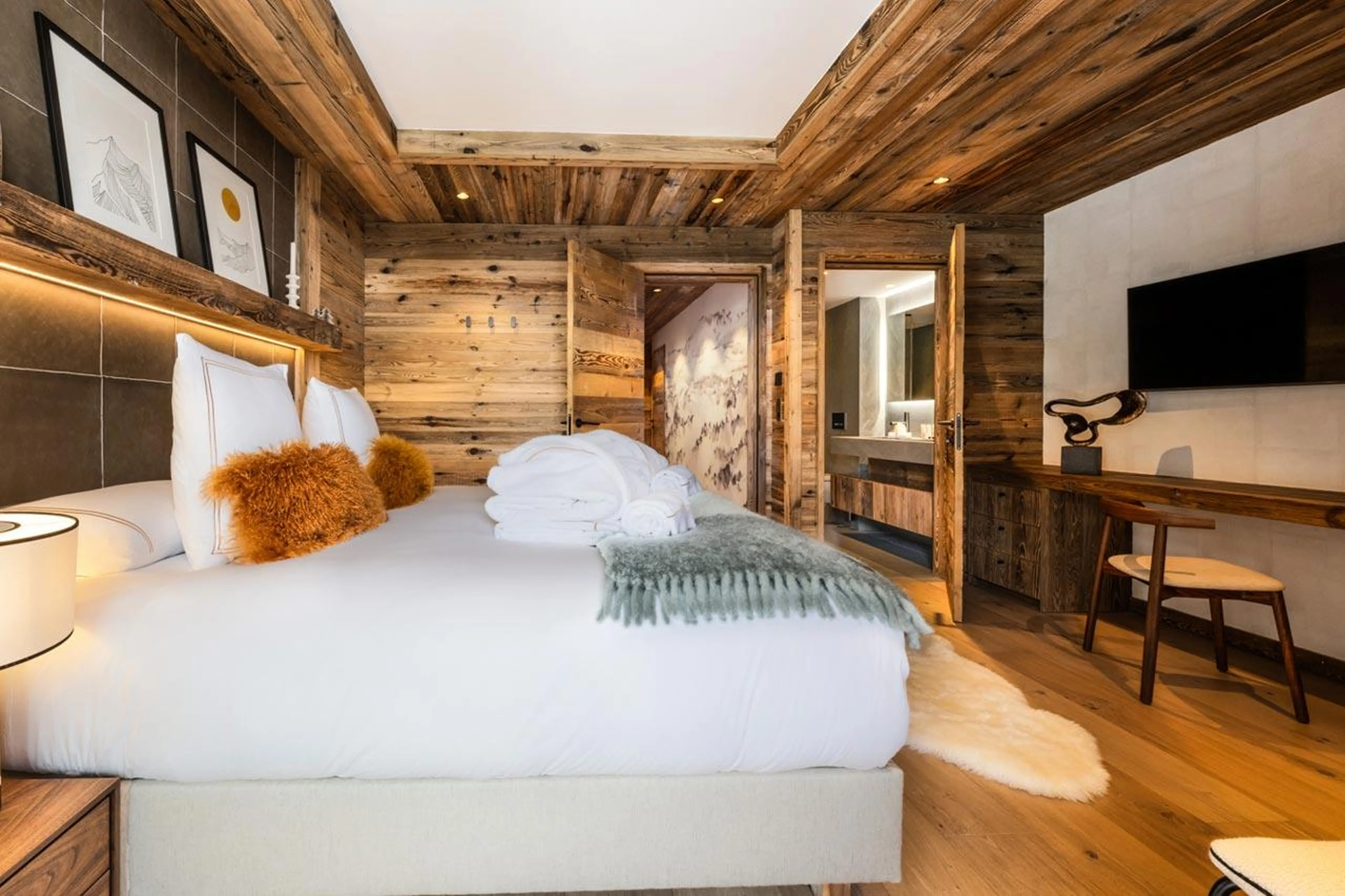 Bedroom six at Silverstone Altitude 7 in Val d'Isere